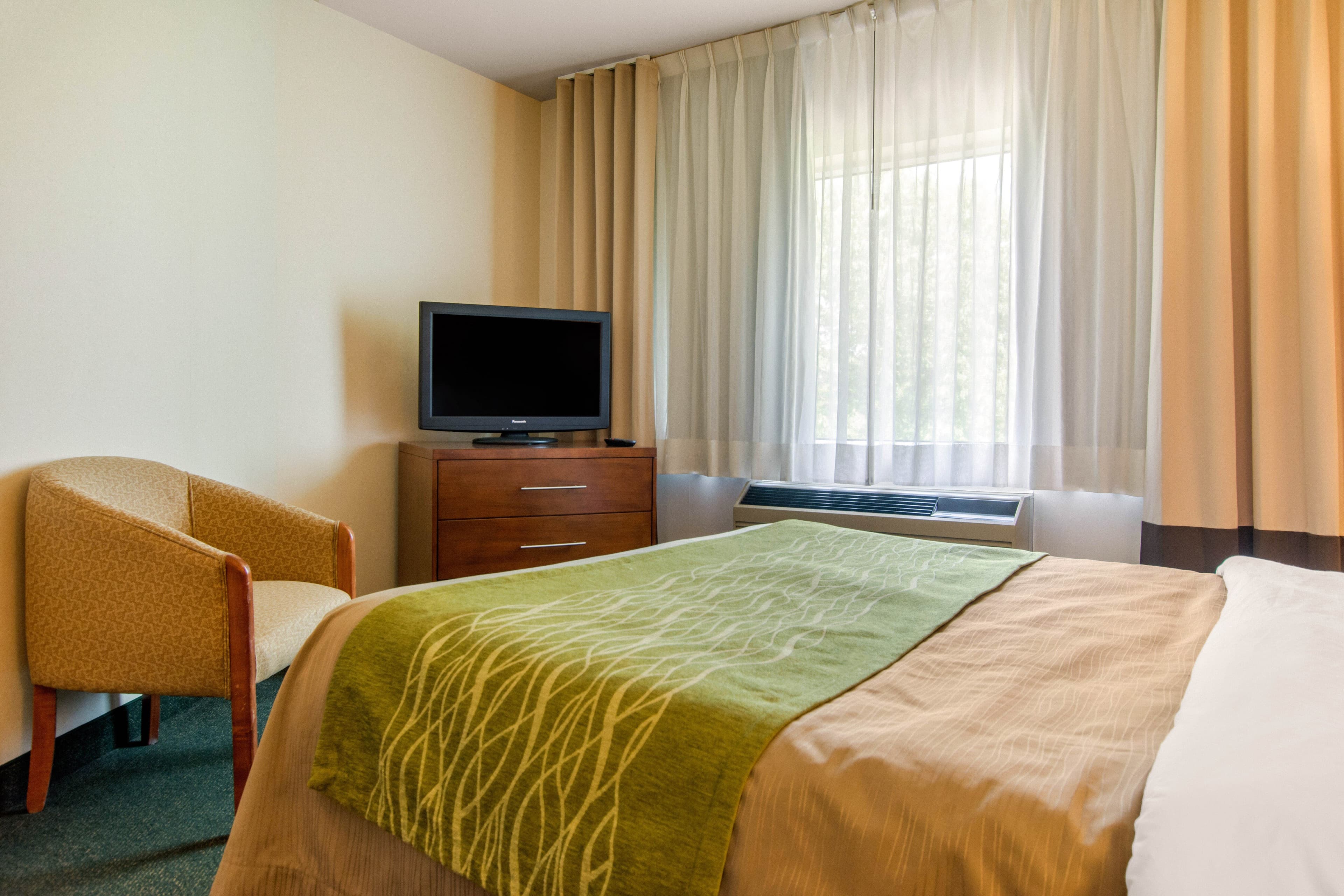 Comfort Inn & Suites — 10