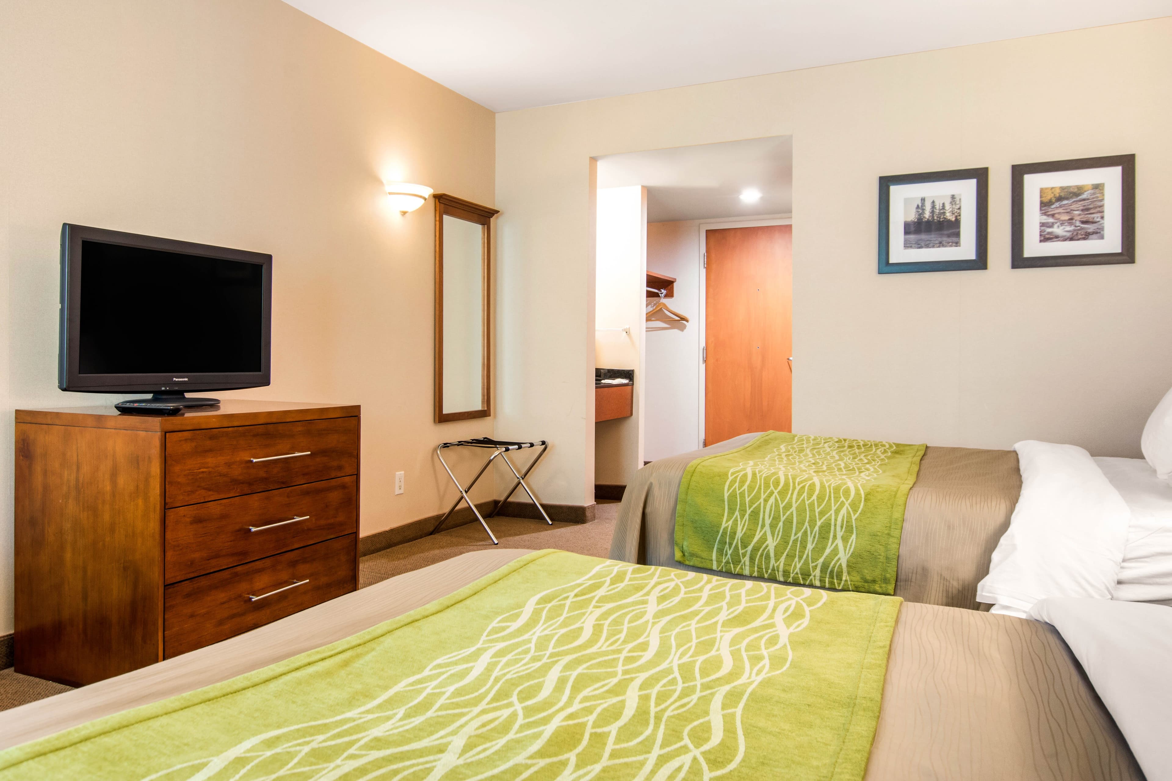 Comfort Inn & Suites — 14