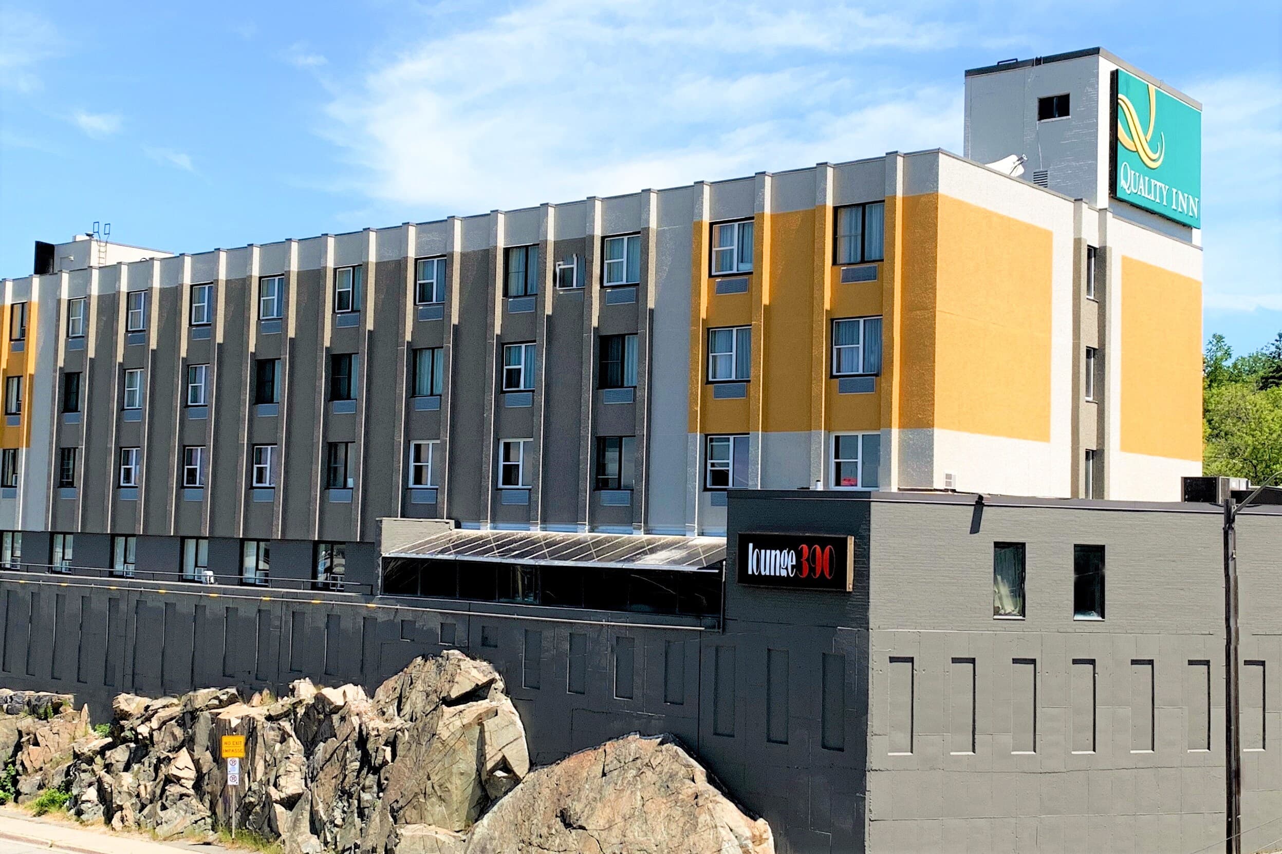 Quality Inn & Conference Centre Downtown - Image 1