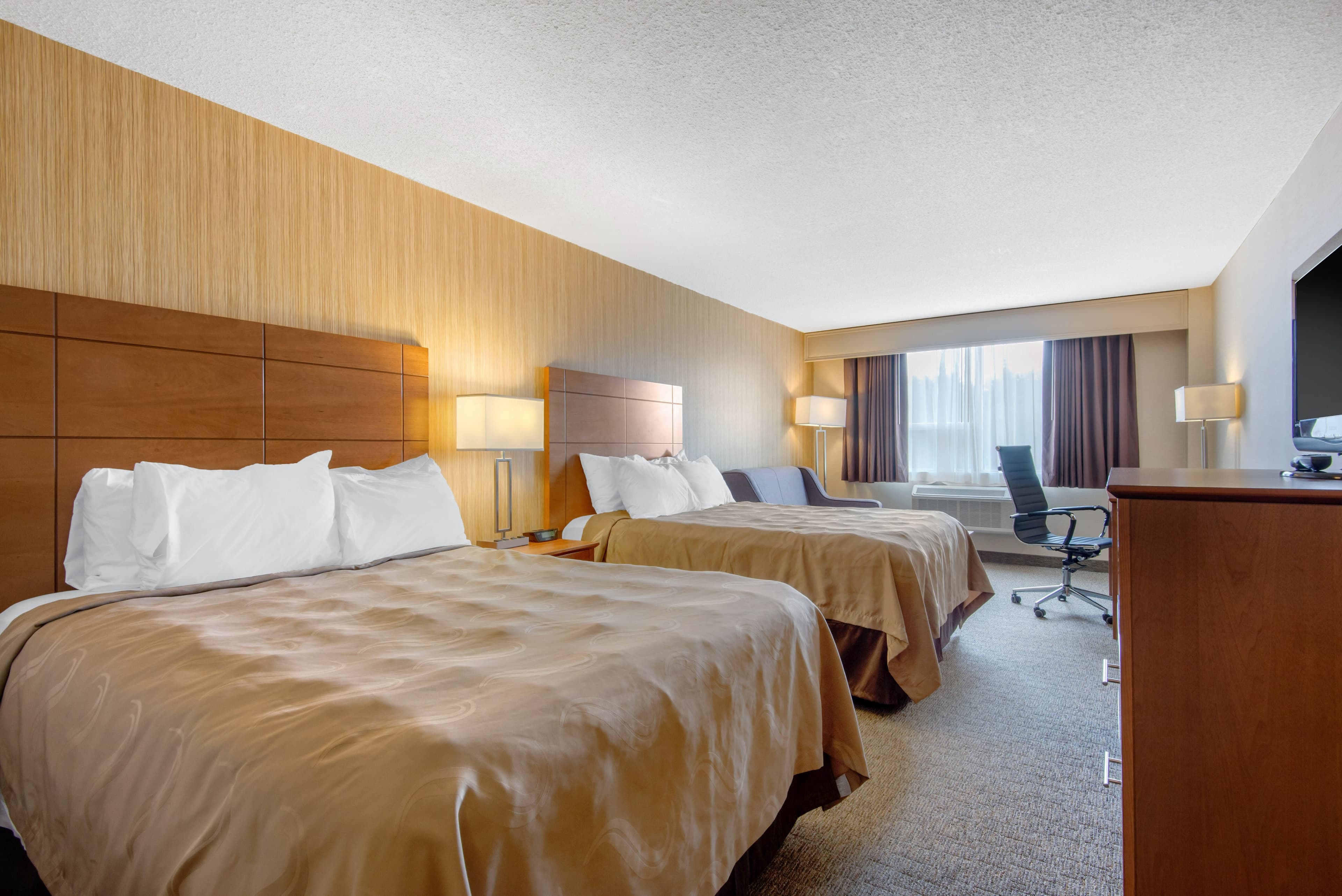 Quality Inn & Conference Centre Downtown - Image 2