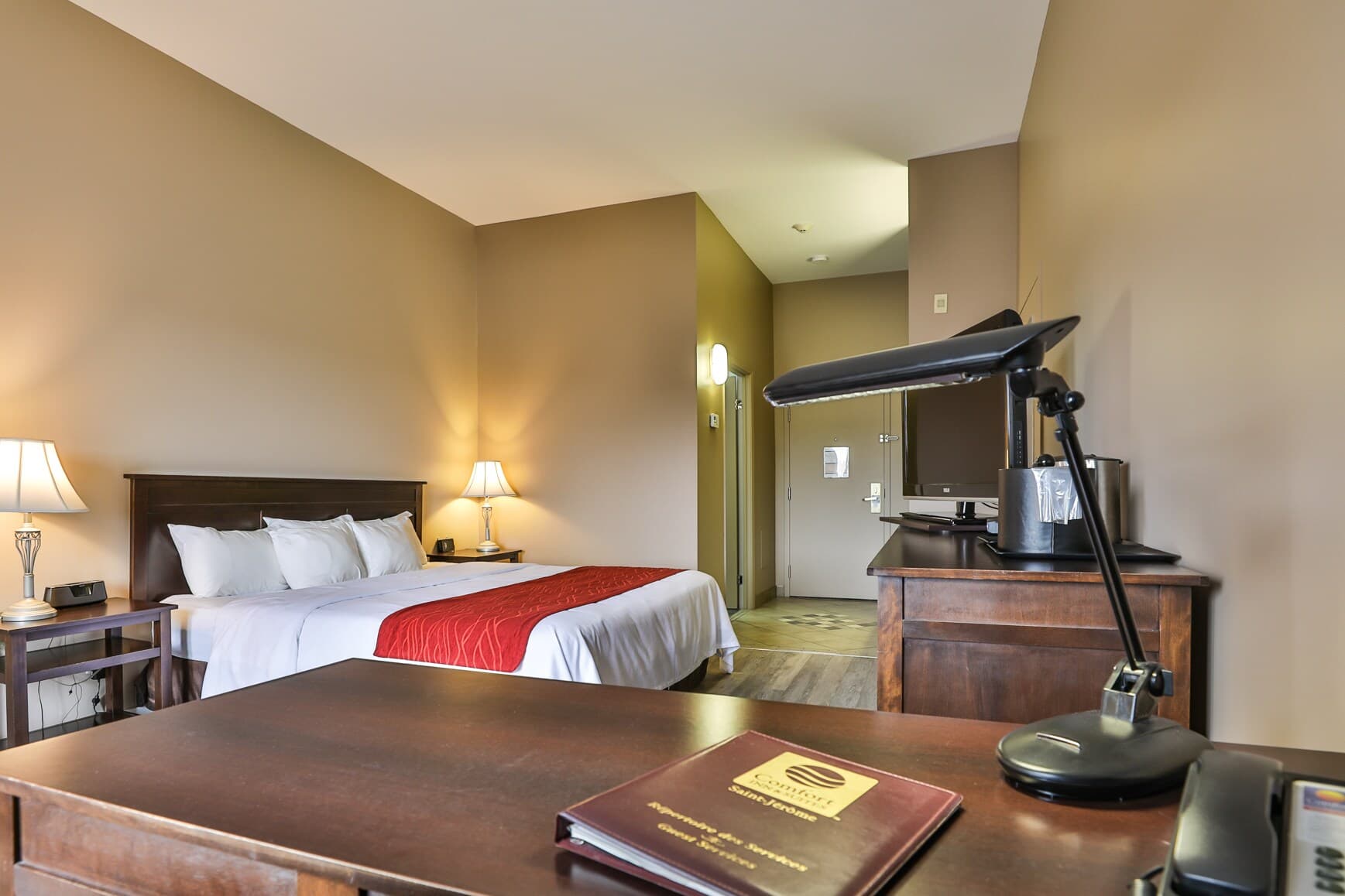 Comfort Inn & Suites - Image 2