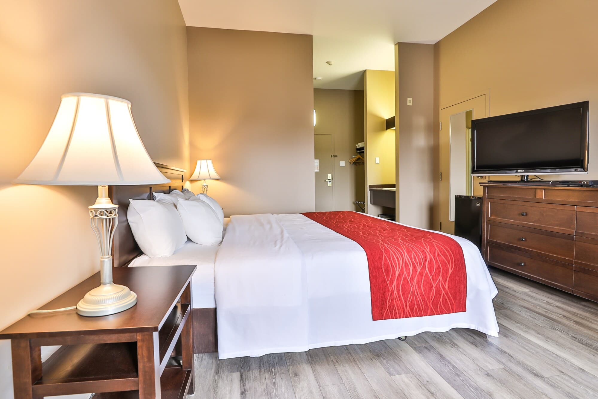 Comfort Inn & Suites - Image 3