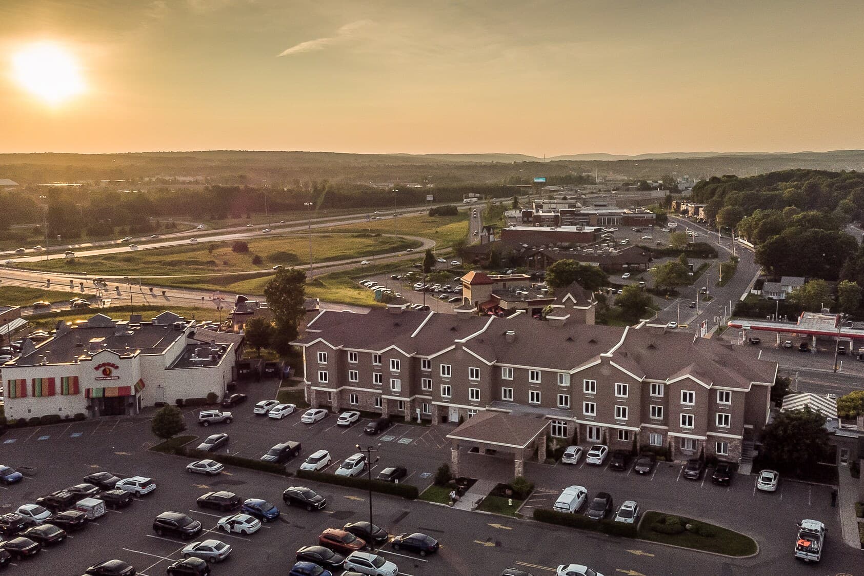 Comfort Inn & Suites - Image 1