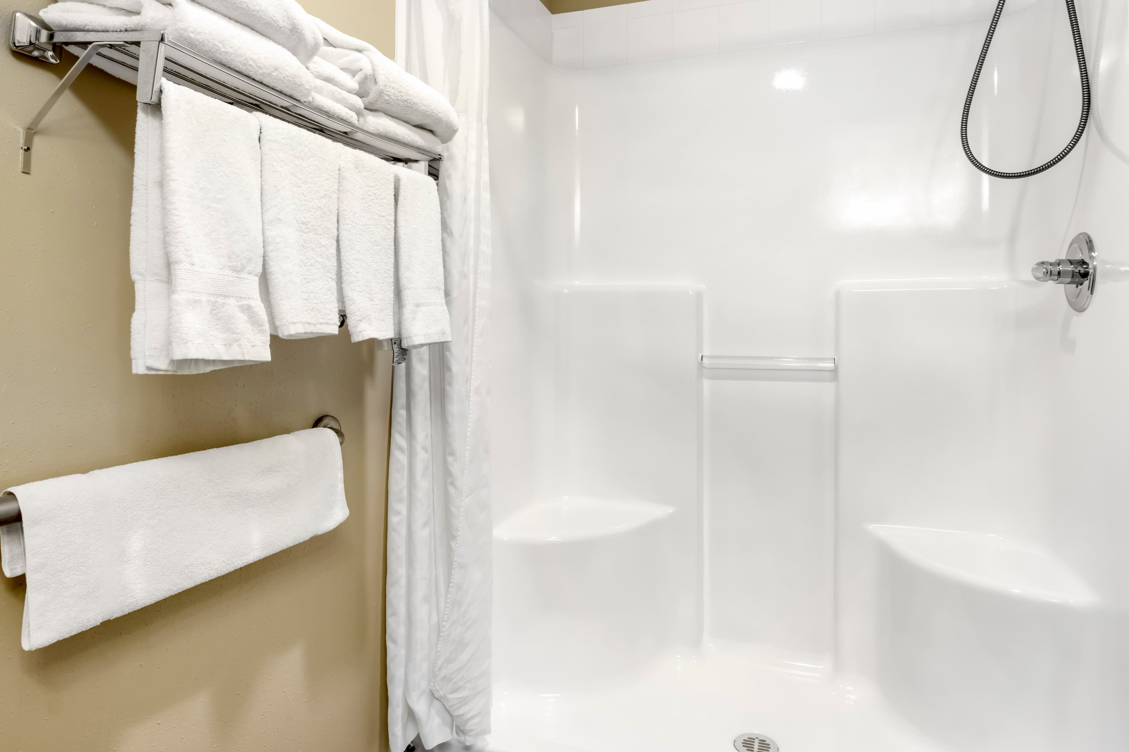 Comfort Inn - Image 4