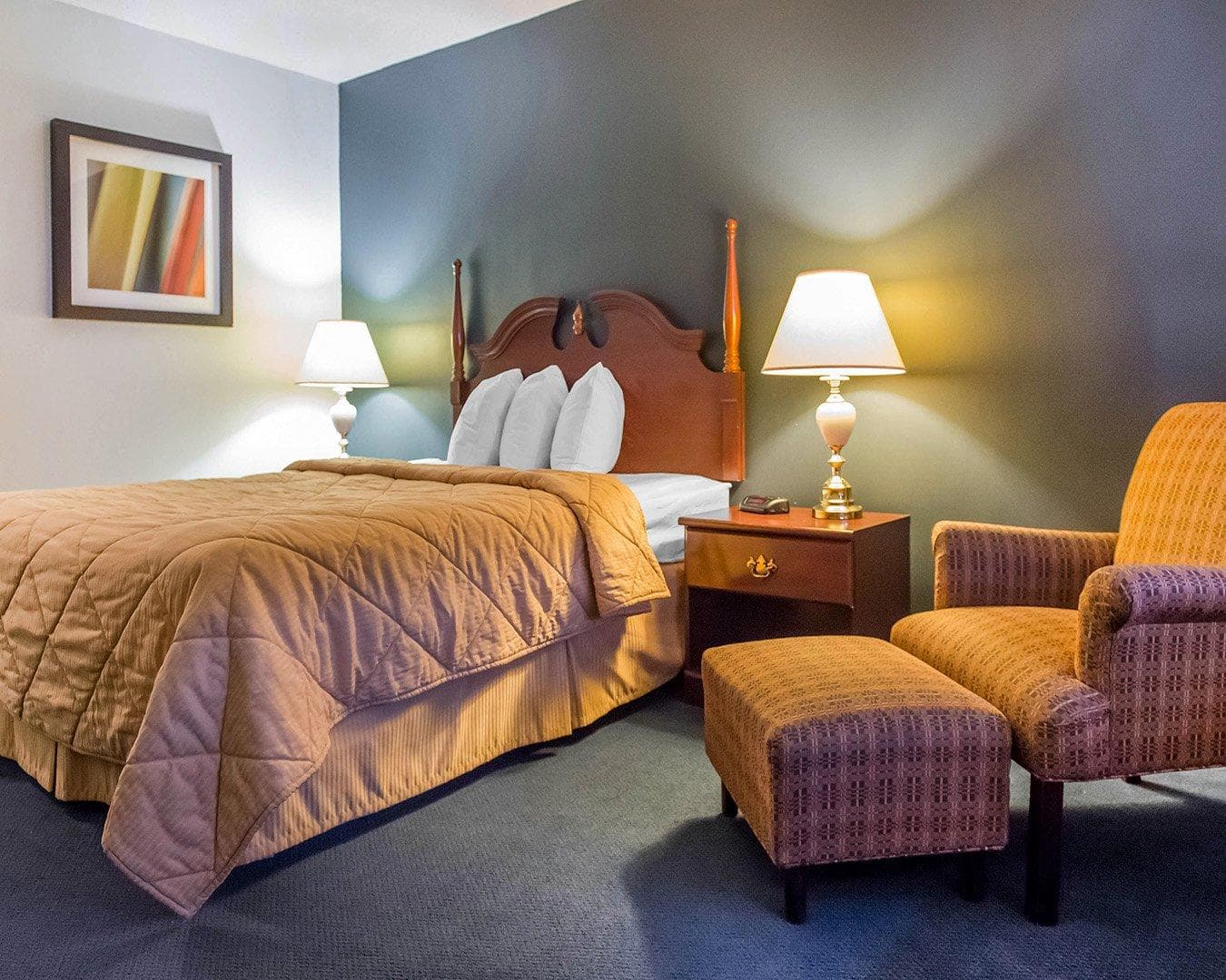 Econo Lodge - Image 2