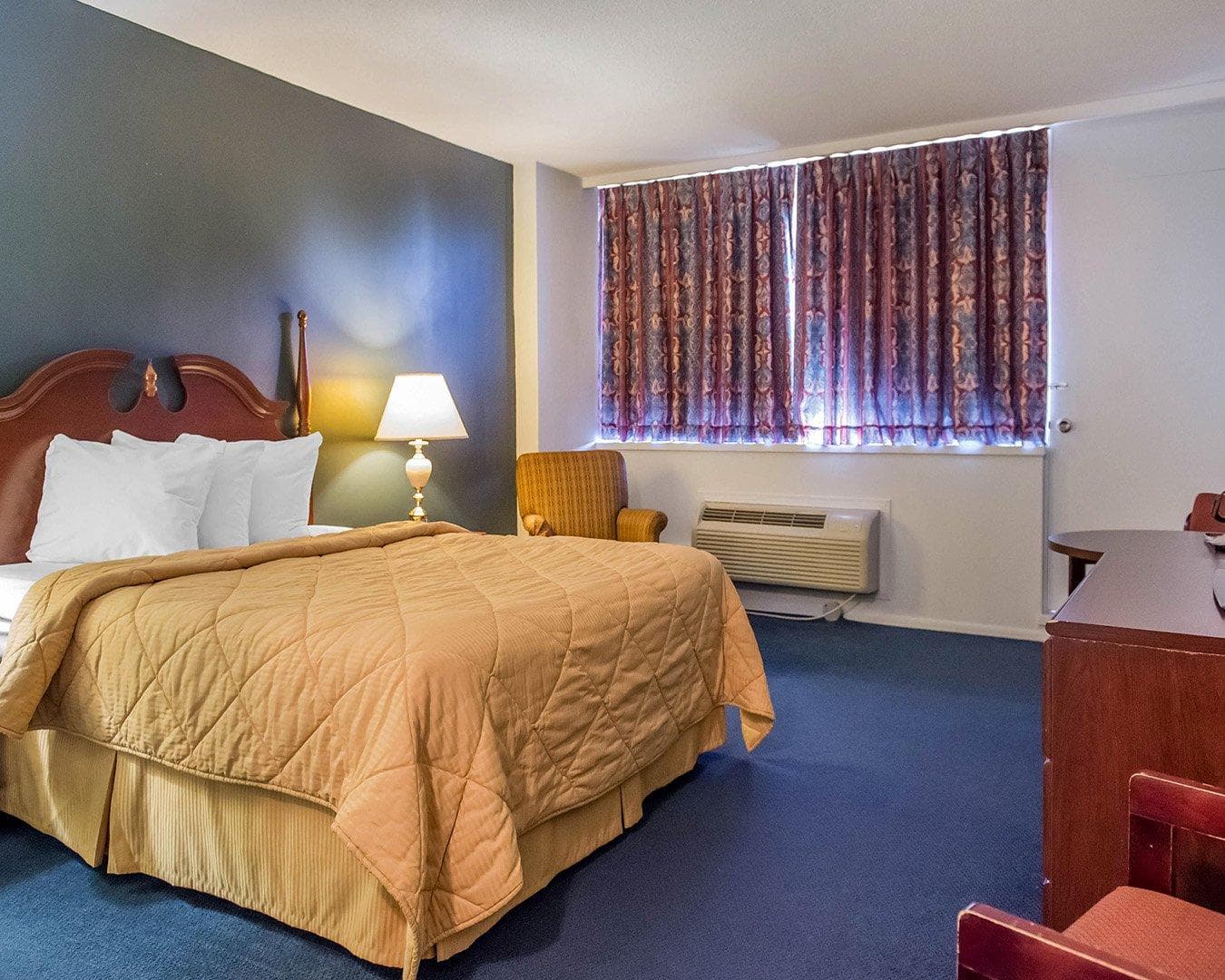 Econo Lodge — 6