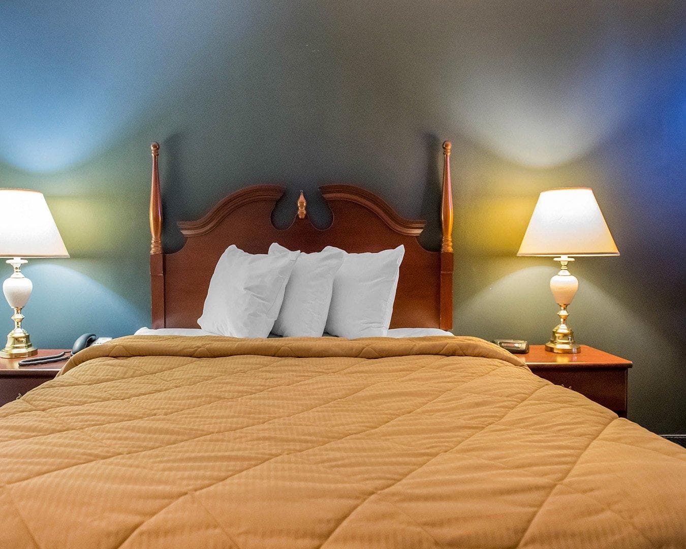 Econo Lodge — 7