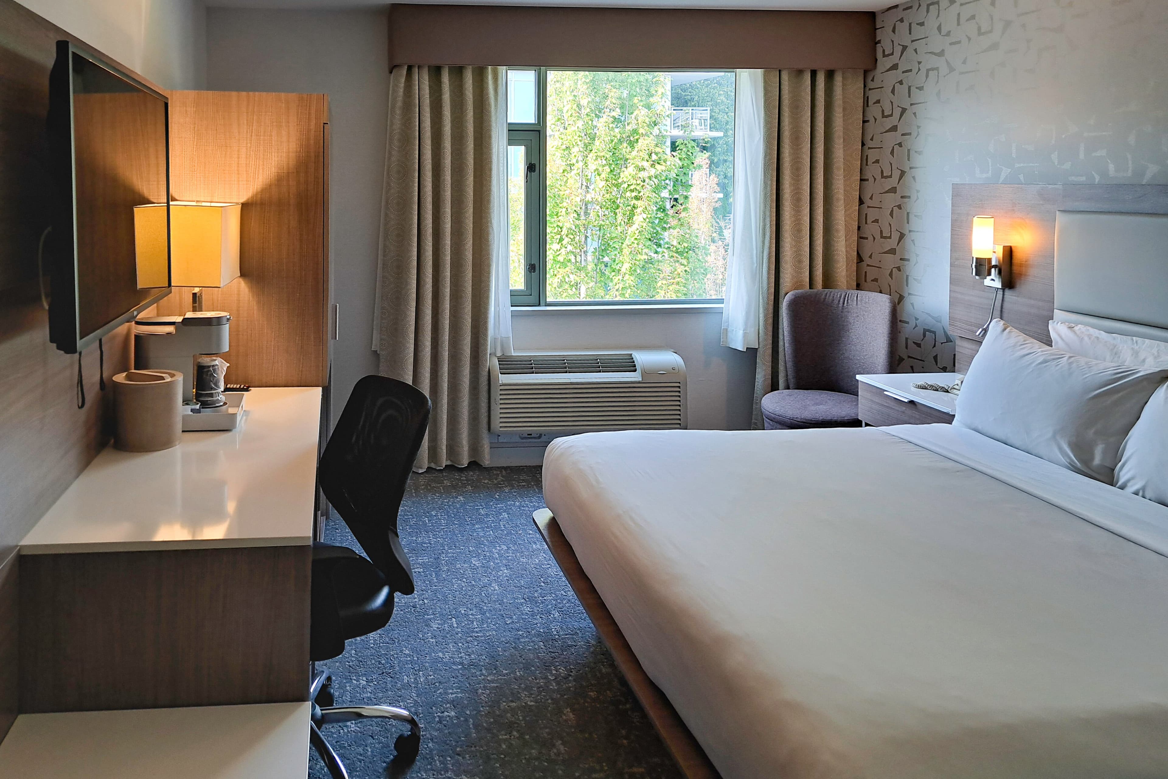 Comfort Hotel Vancouver Airport - Image 2