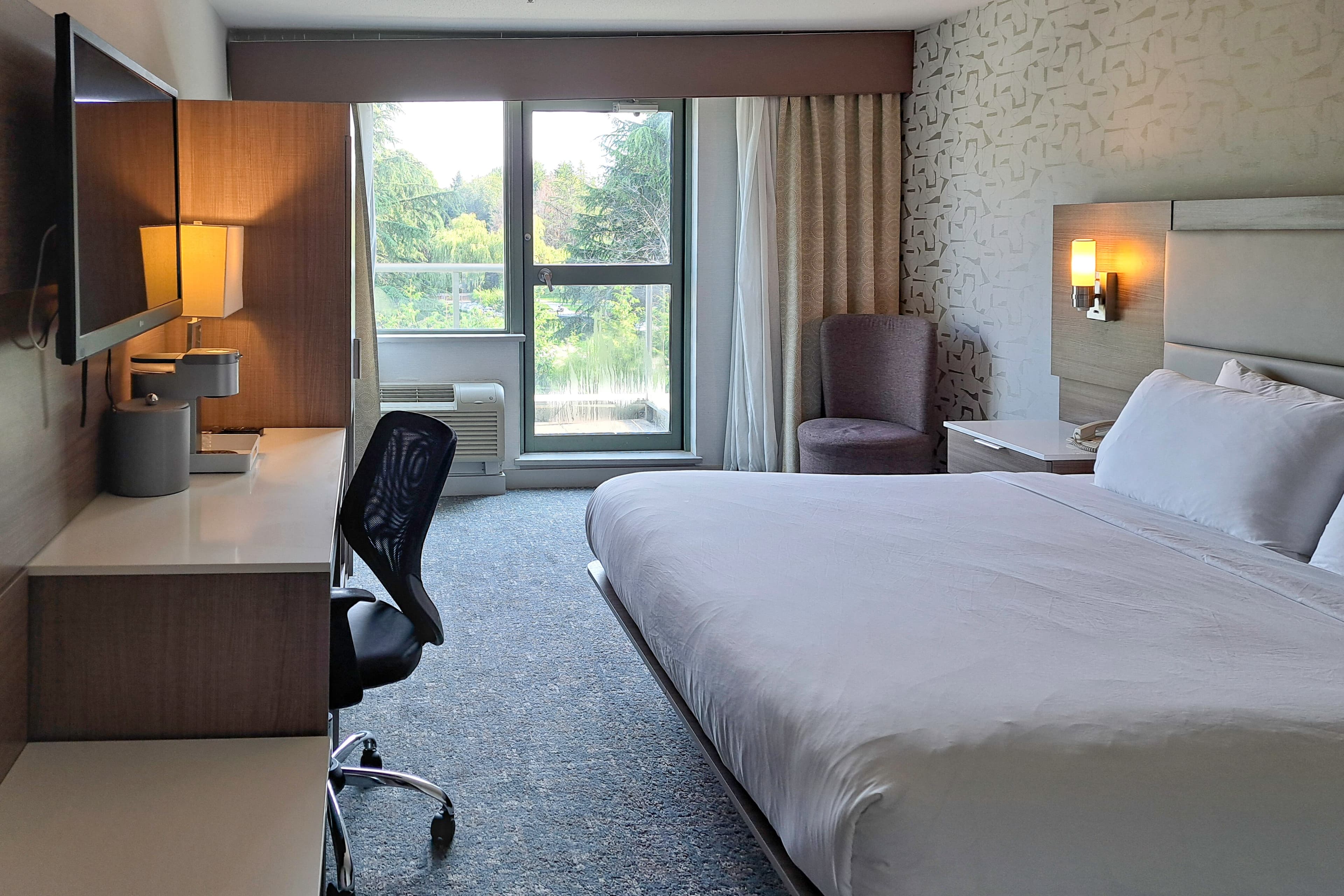 Comfort Hotel Vancouver Airport — 7