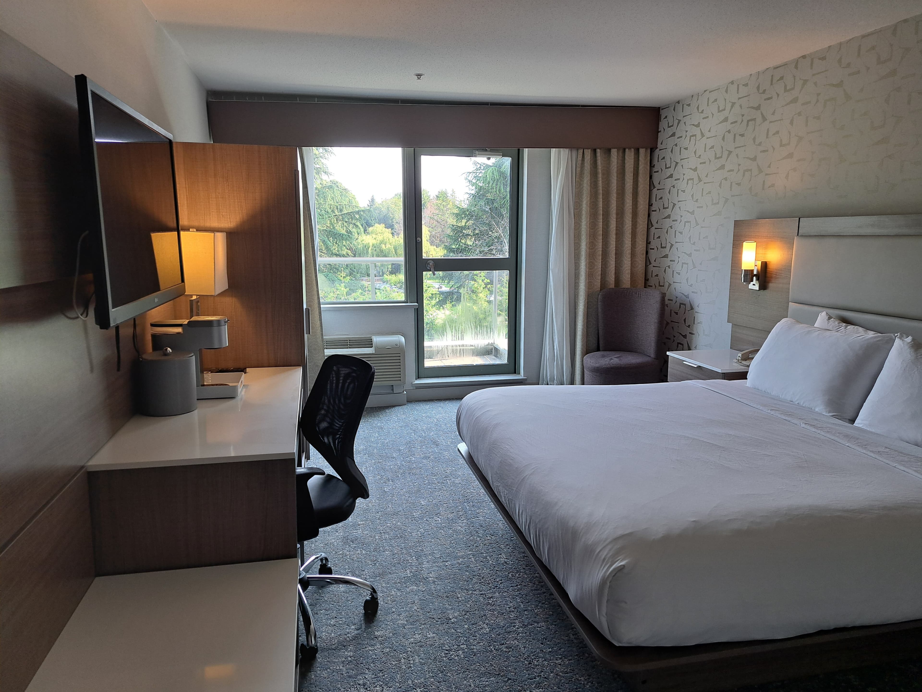 Comfort Hotel Vancouver Airport — 8