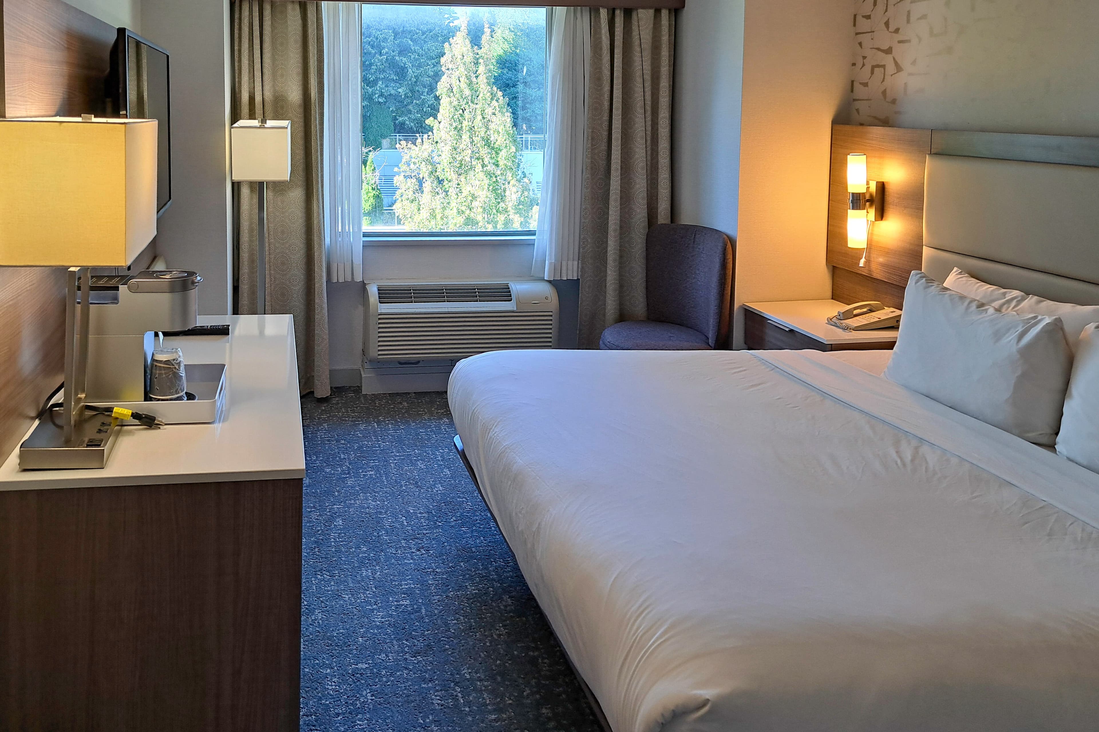 Comfort Hotel Vancouver Airport - Image 5