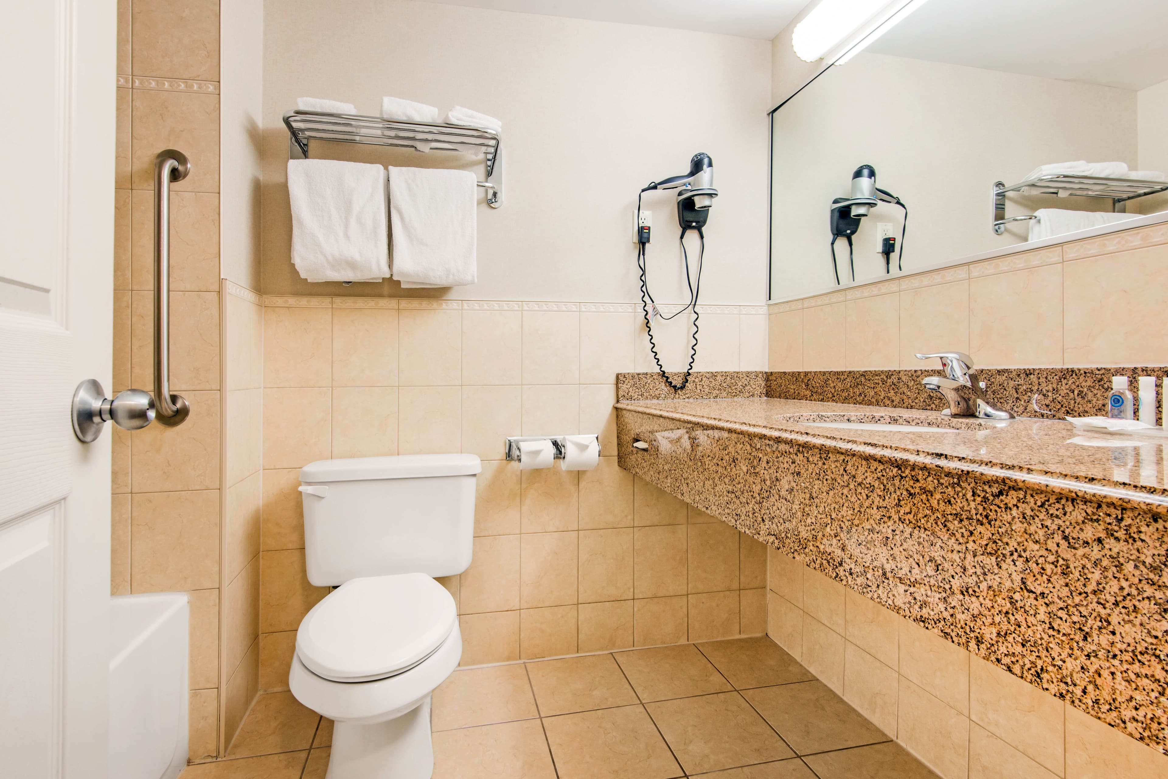 Comfort Inn Fallsview — 17