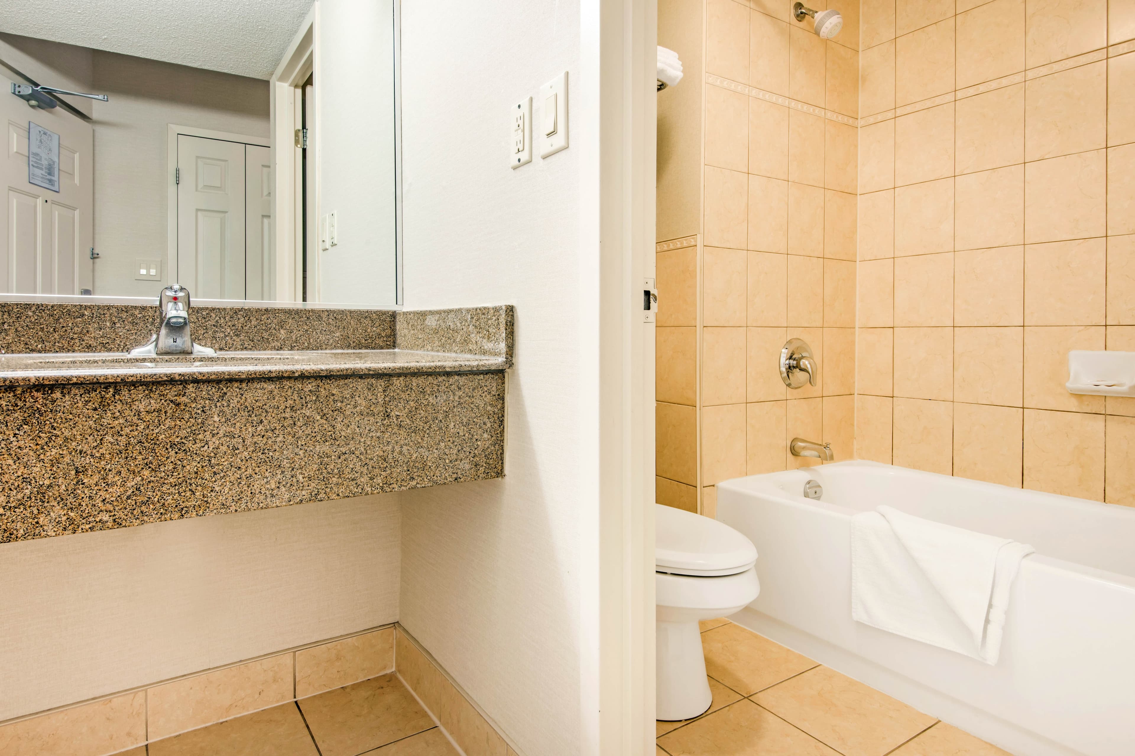 Comfort Inn Fallsview — 32