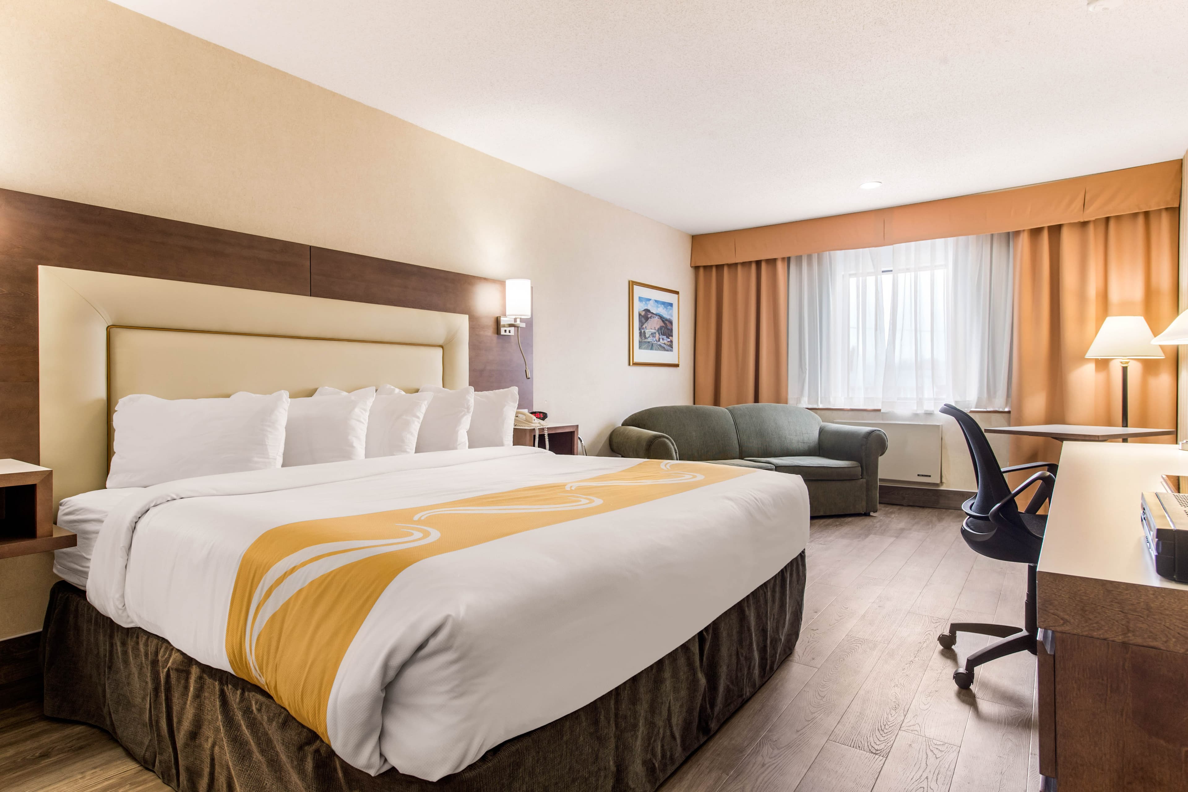 Quality Inn & Suites - Image 2