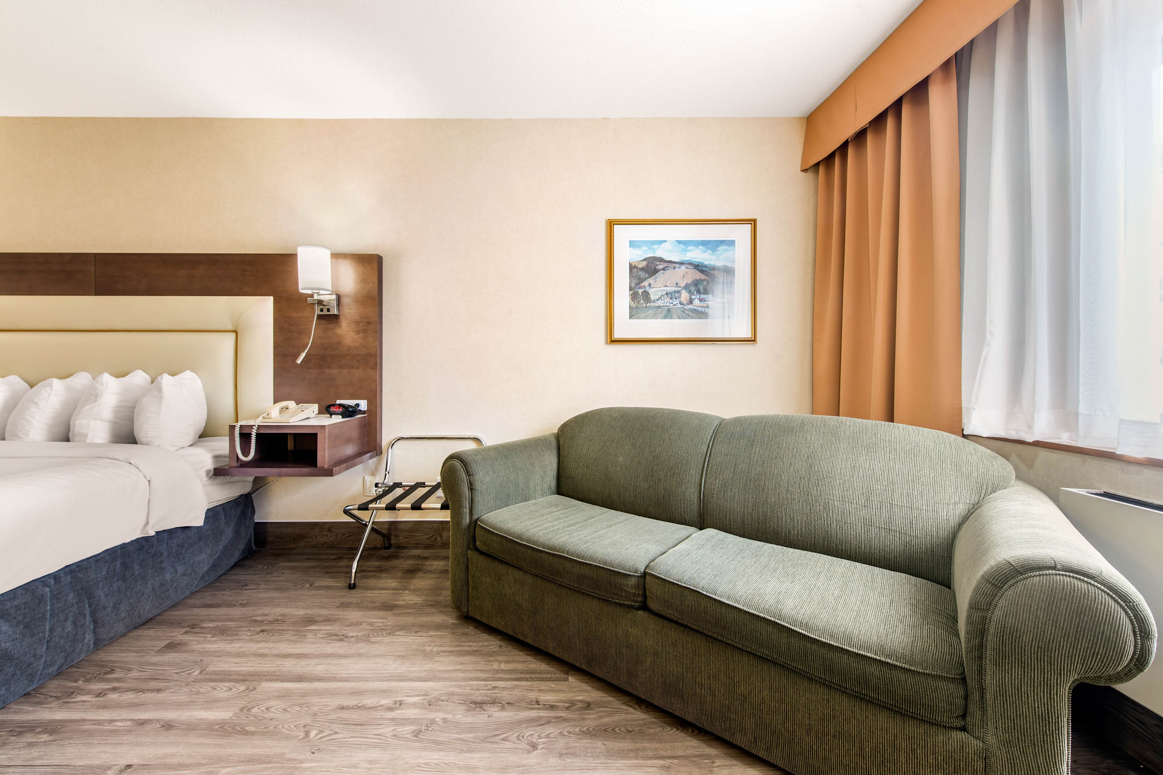 Quality Inn & Suites - Image 3
