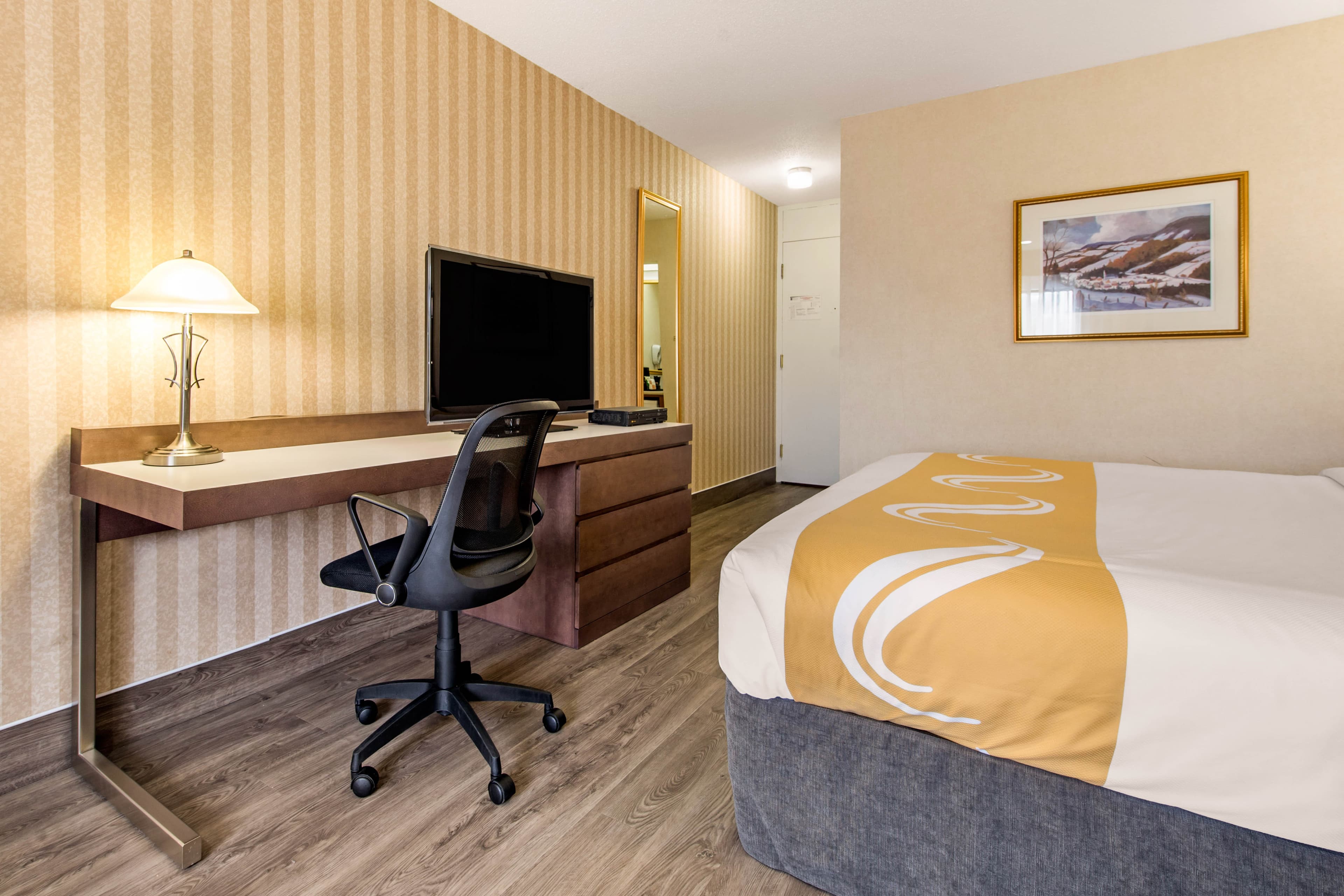 Quality Inn & Suites - Image 5
