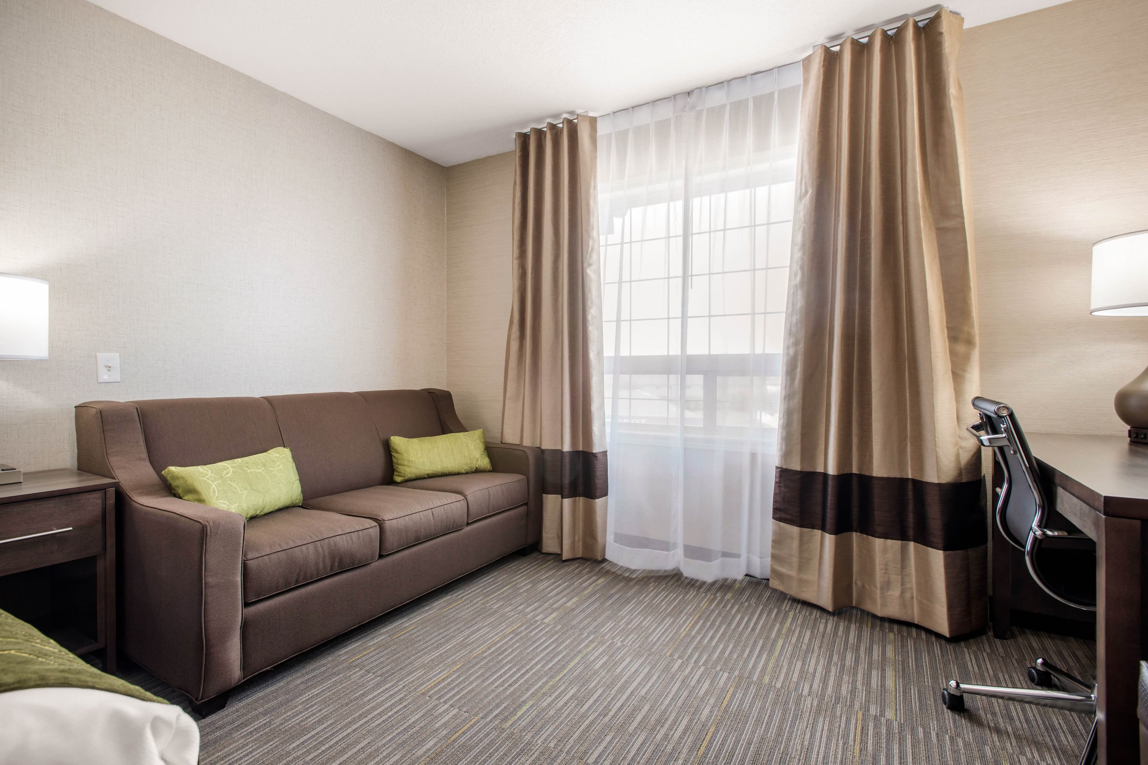Comfort Inn & Suites - Image 3