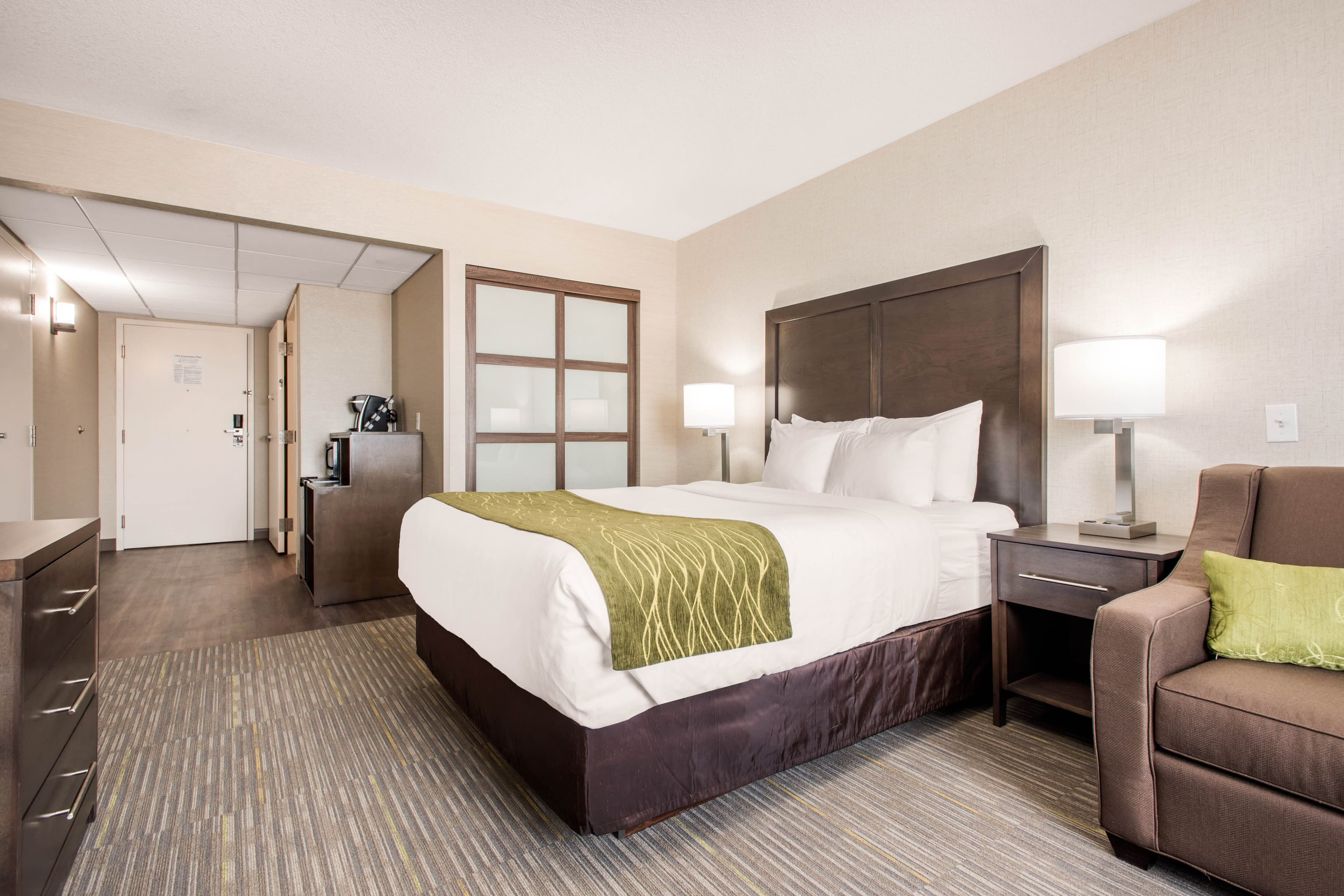 Comfort Inn & Suites - Image 5