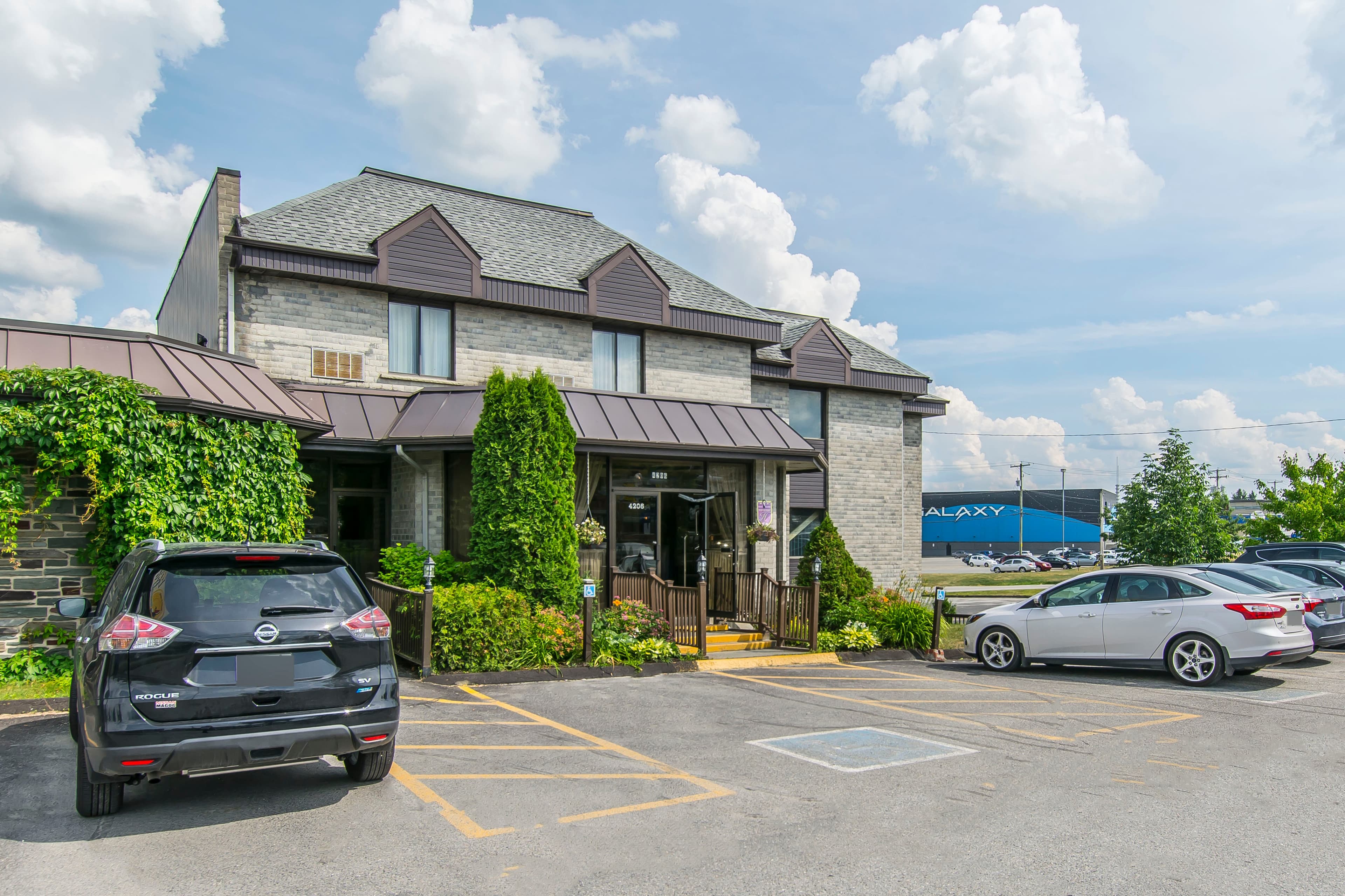 Quality Hotel & Suites - Image 1