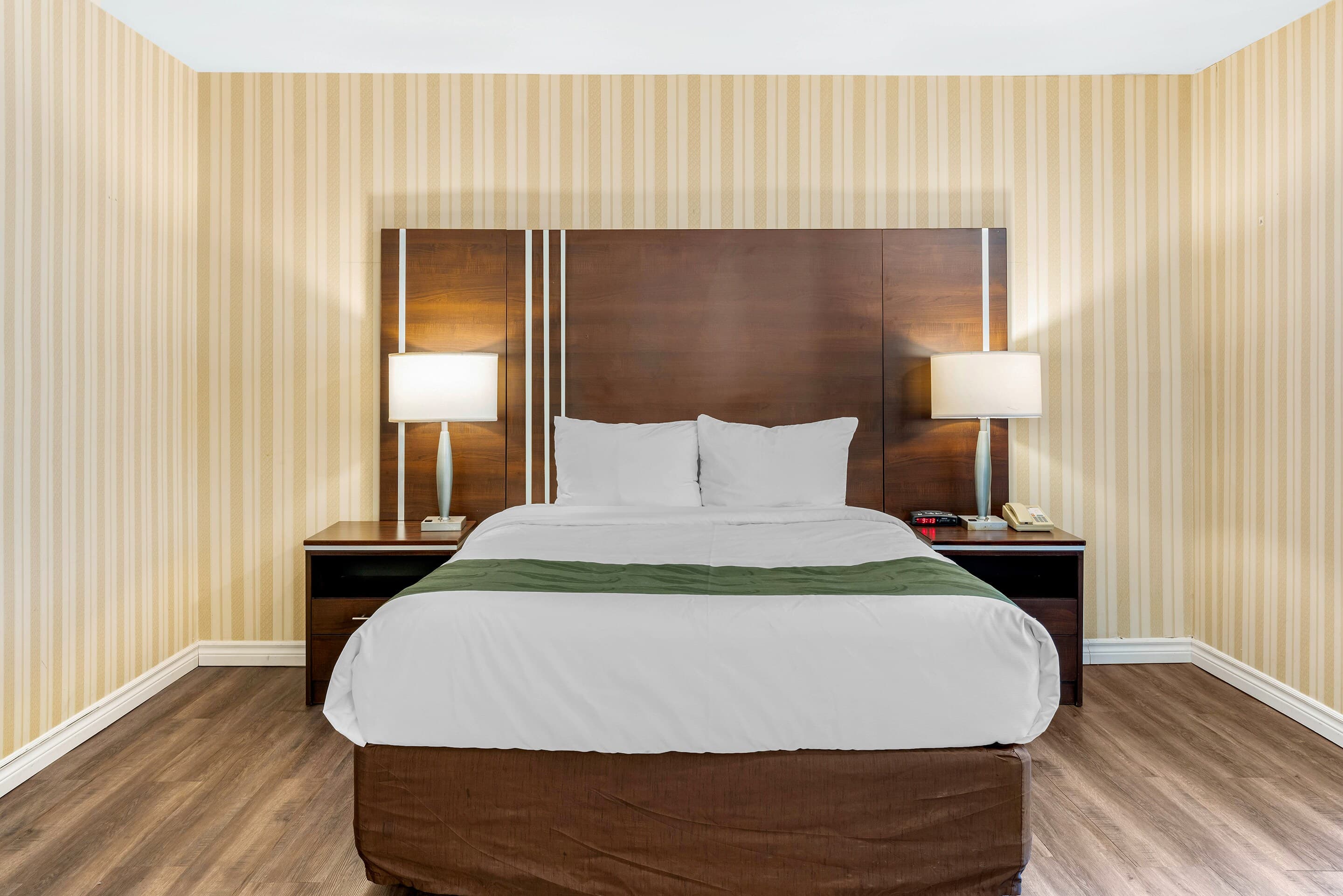 Quality Hotel & Suites - Image 2
