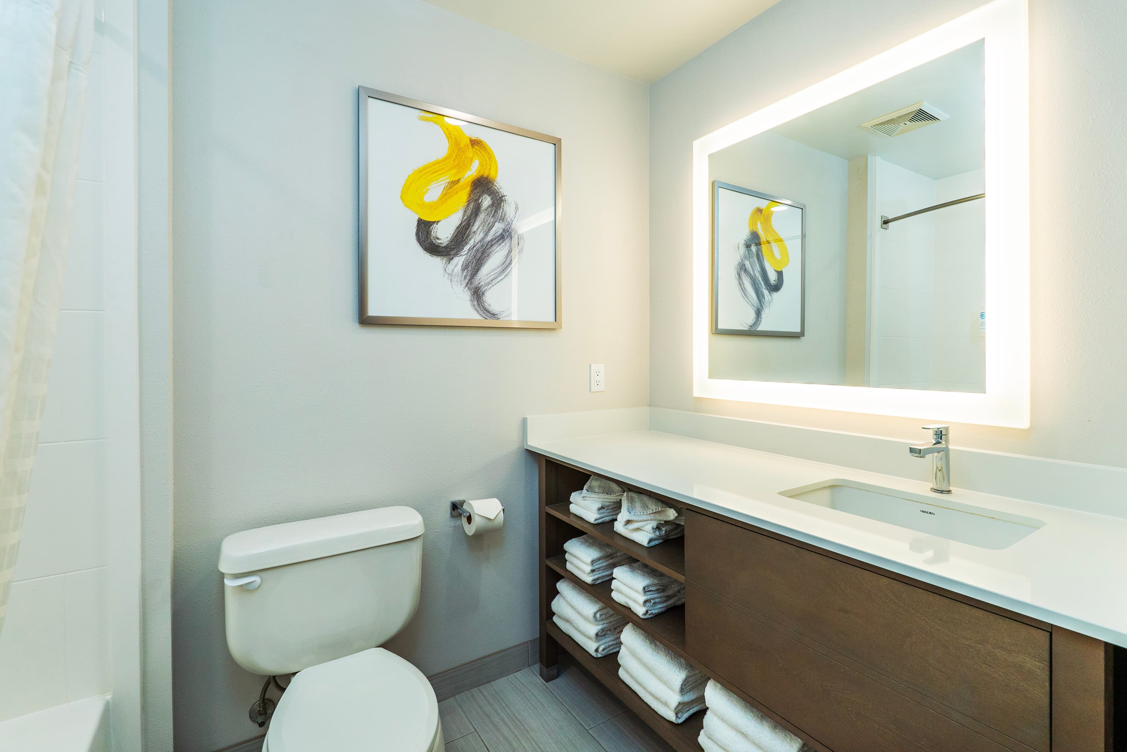 Comfort Suites Kelowna — 18