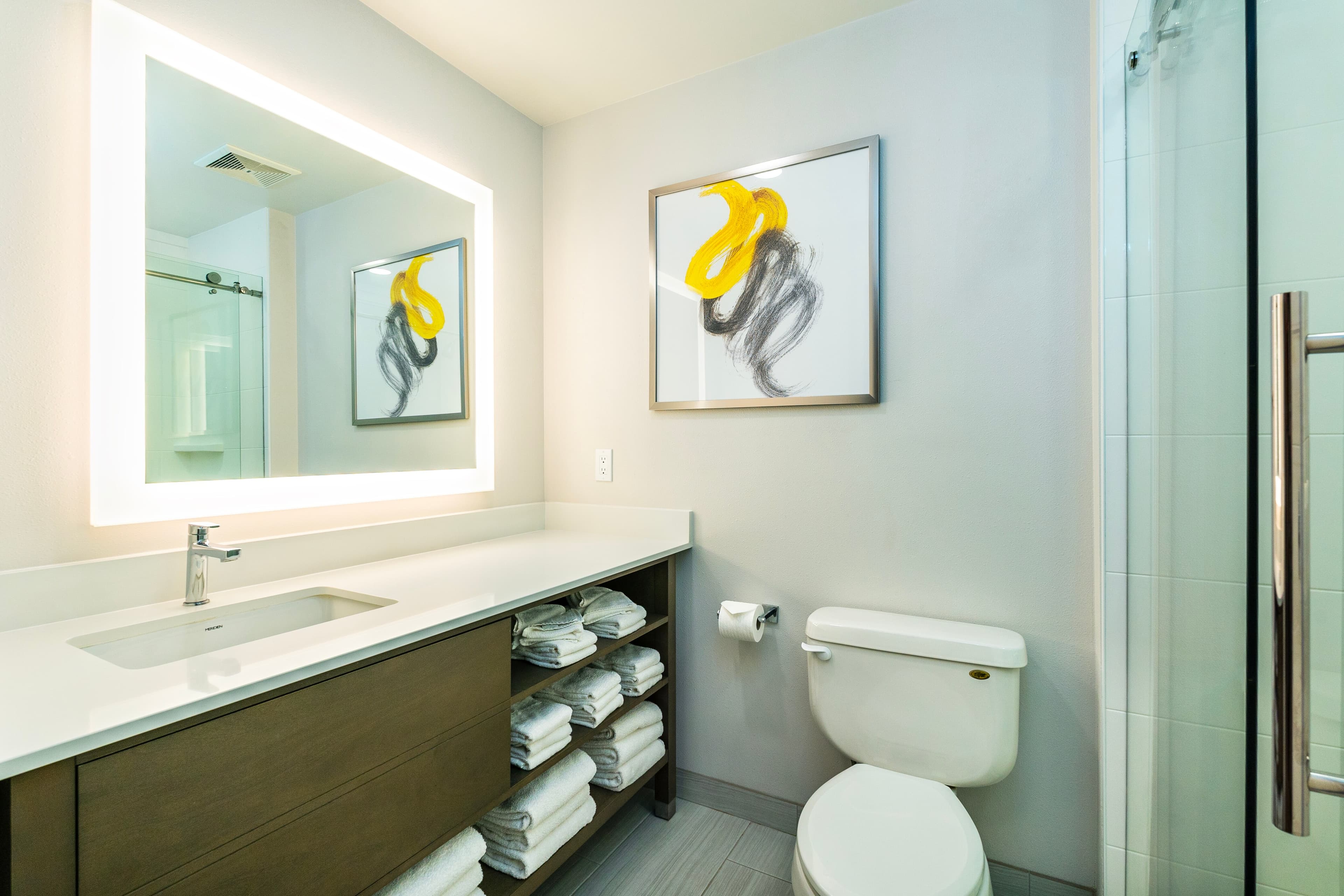 Comfort Suites Kelowna — 2