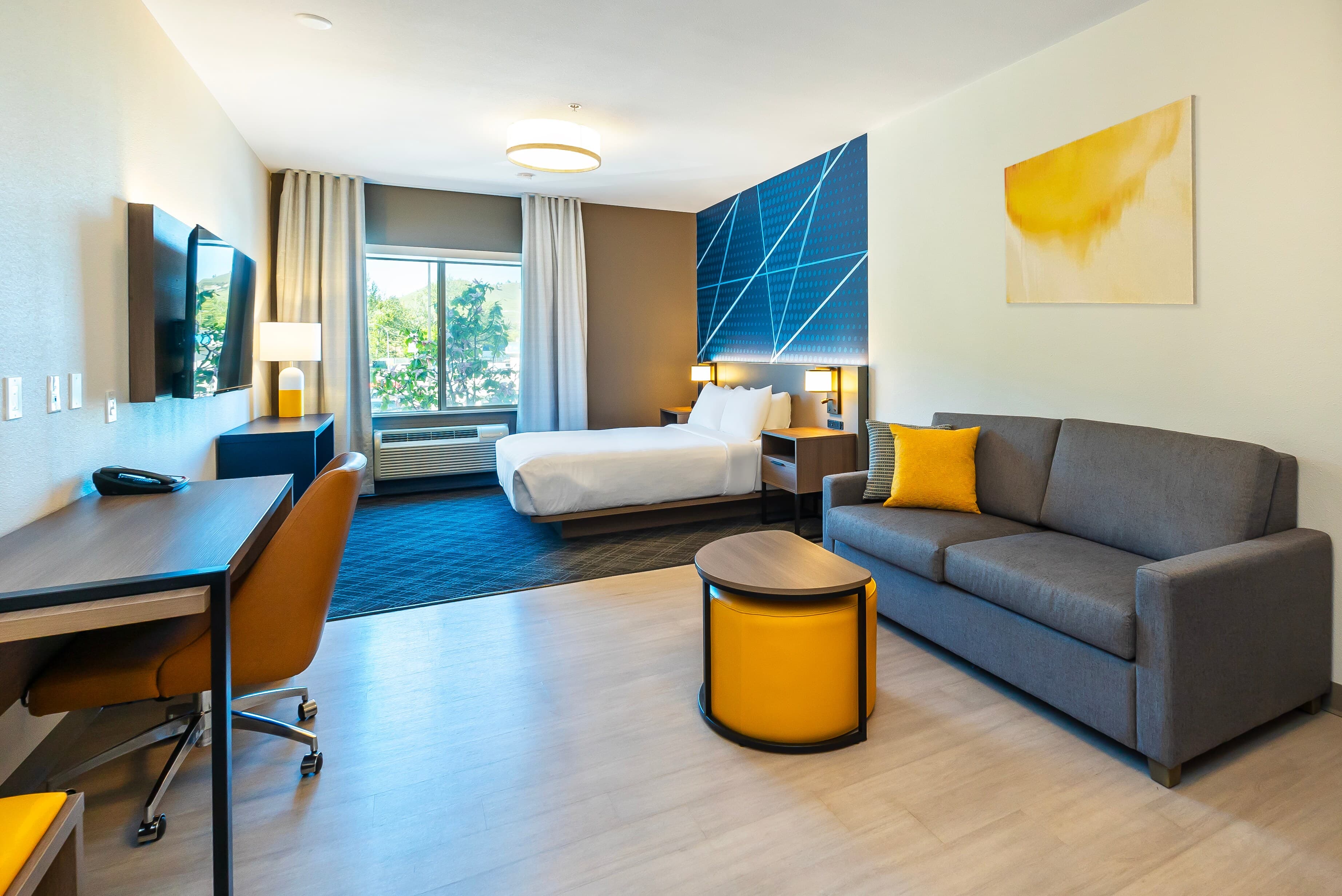 Comfort Suites Kelowna — 6