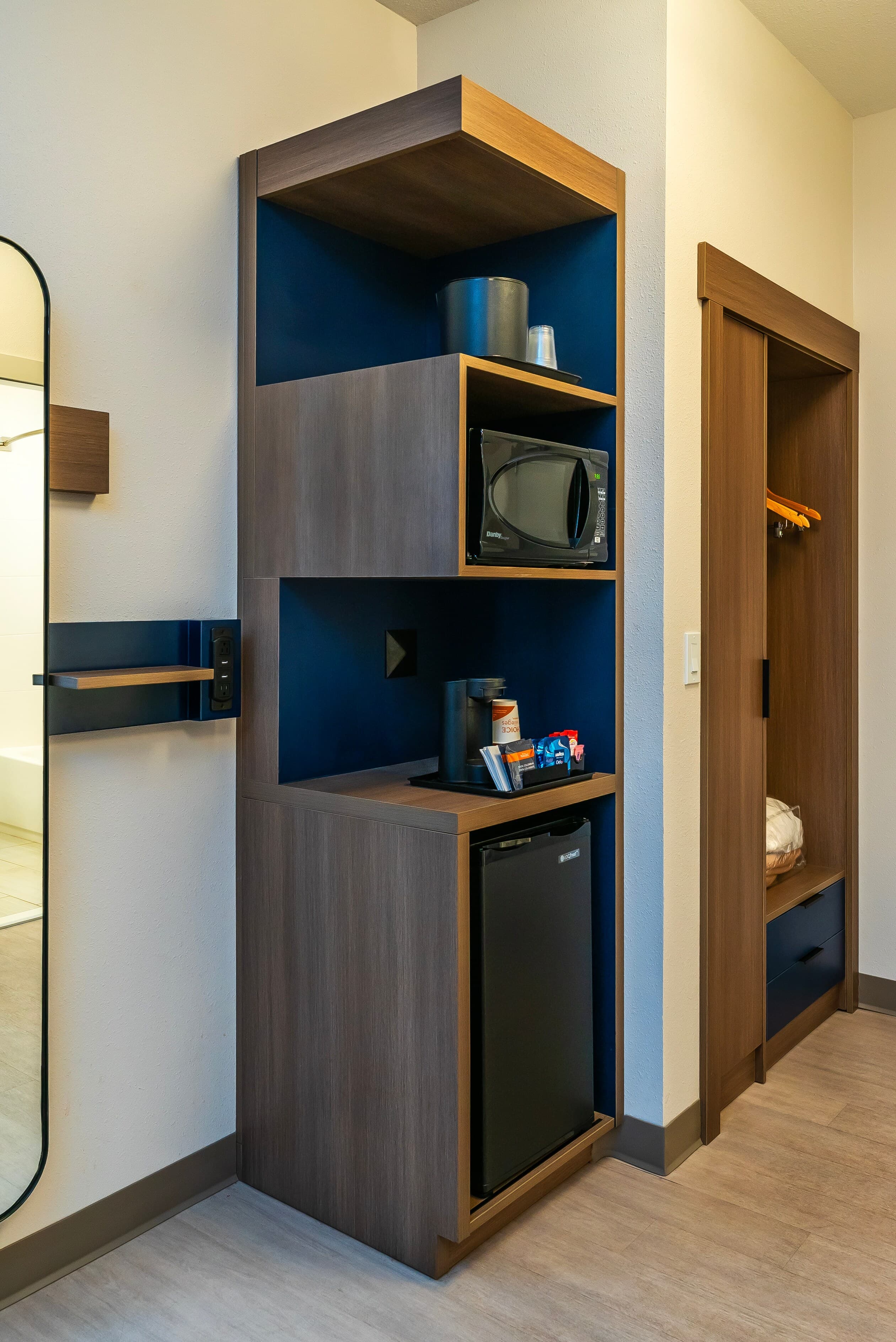 Comfort Suites Kelowna — 10