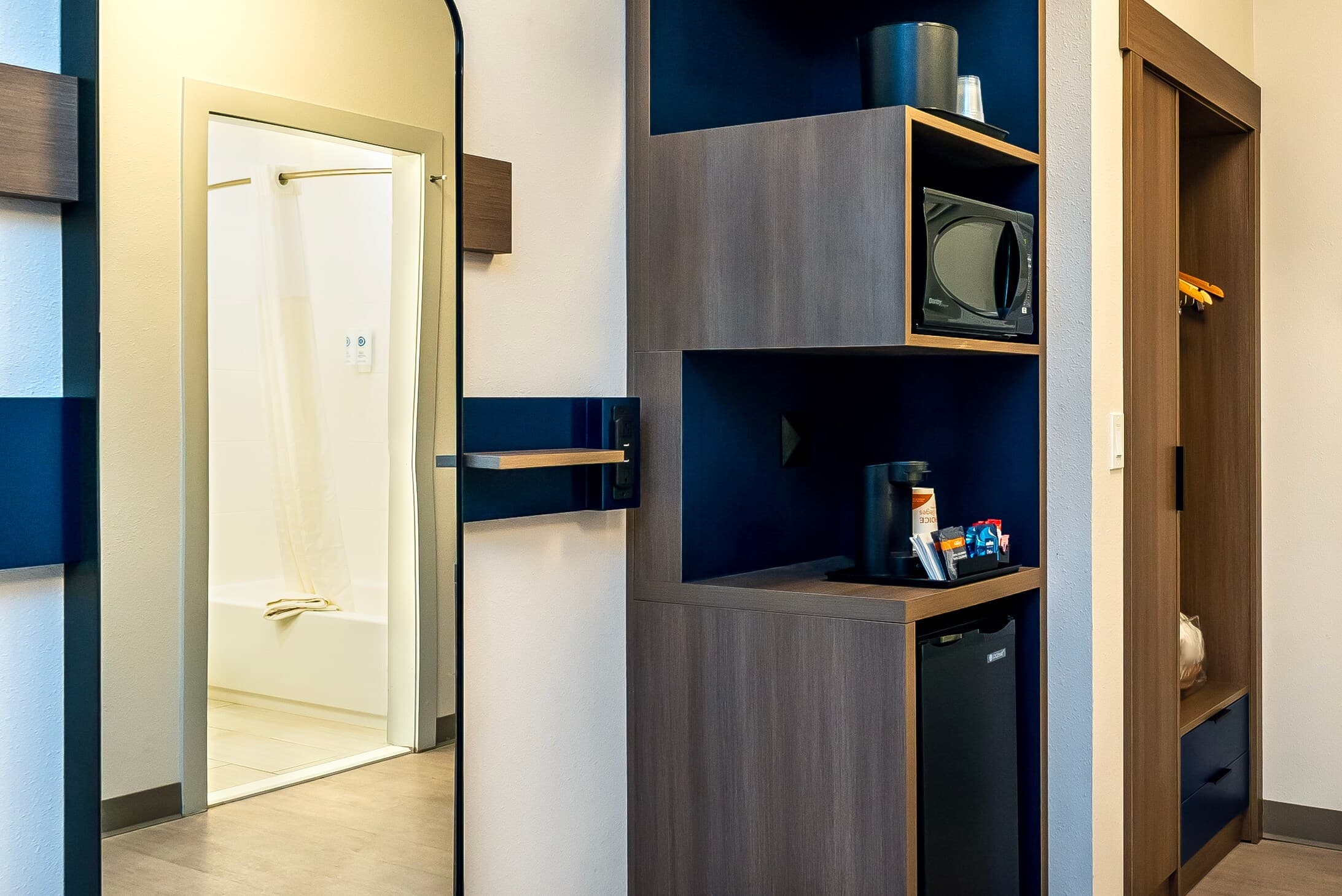 Comfort Suites Kelowna — 11