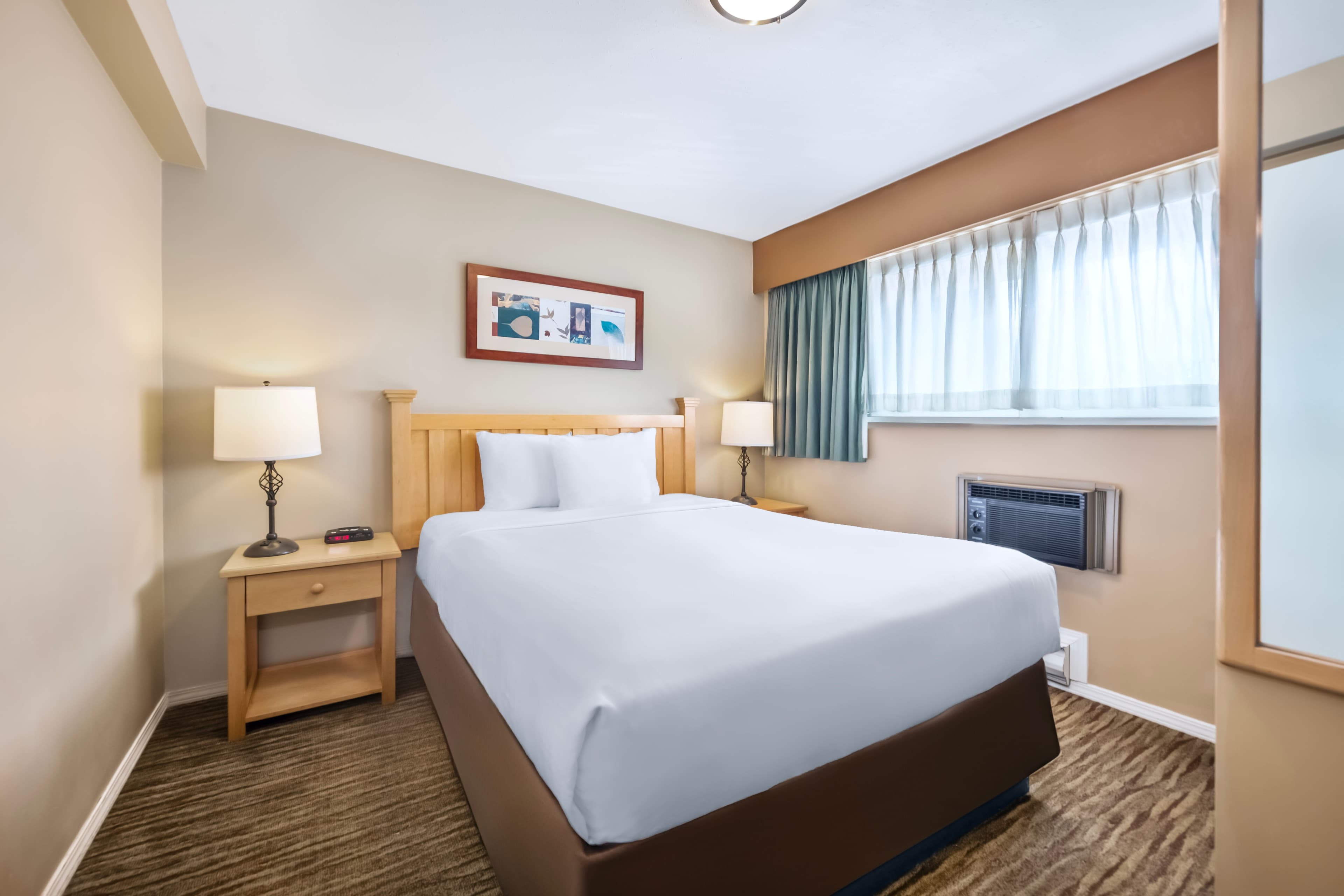 Econo Lodge Inn & Suites — 11
