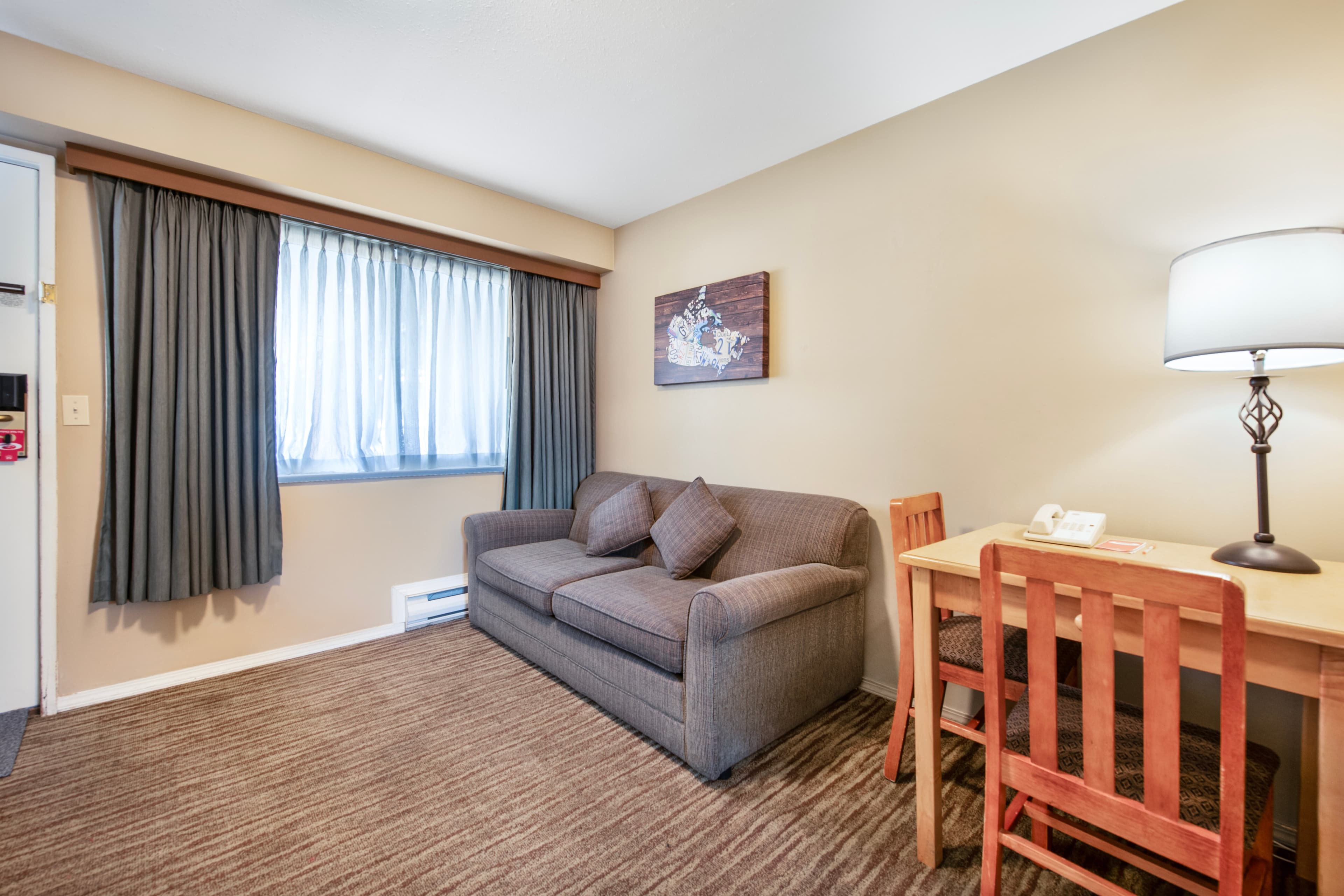 Econo Lodge Inn & Suites — 12
