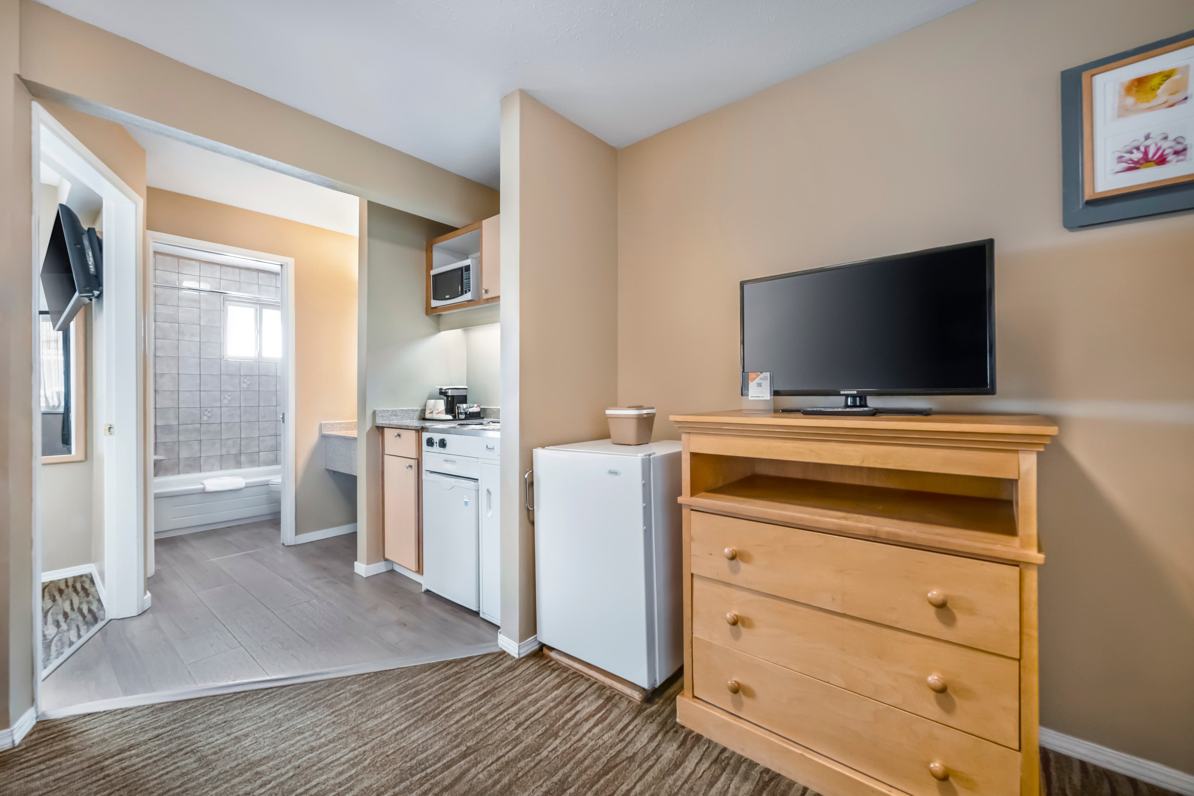 Econo Lodge Inn & Suites — 13