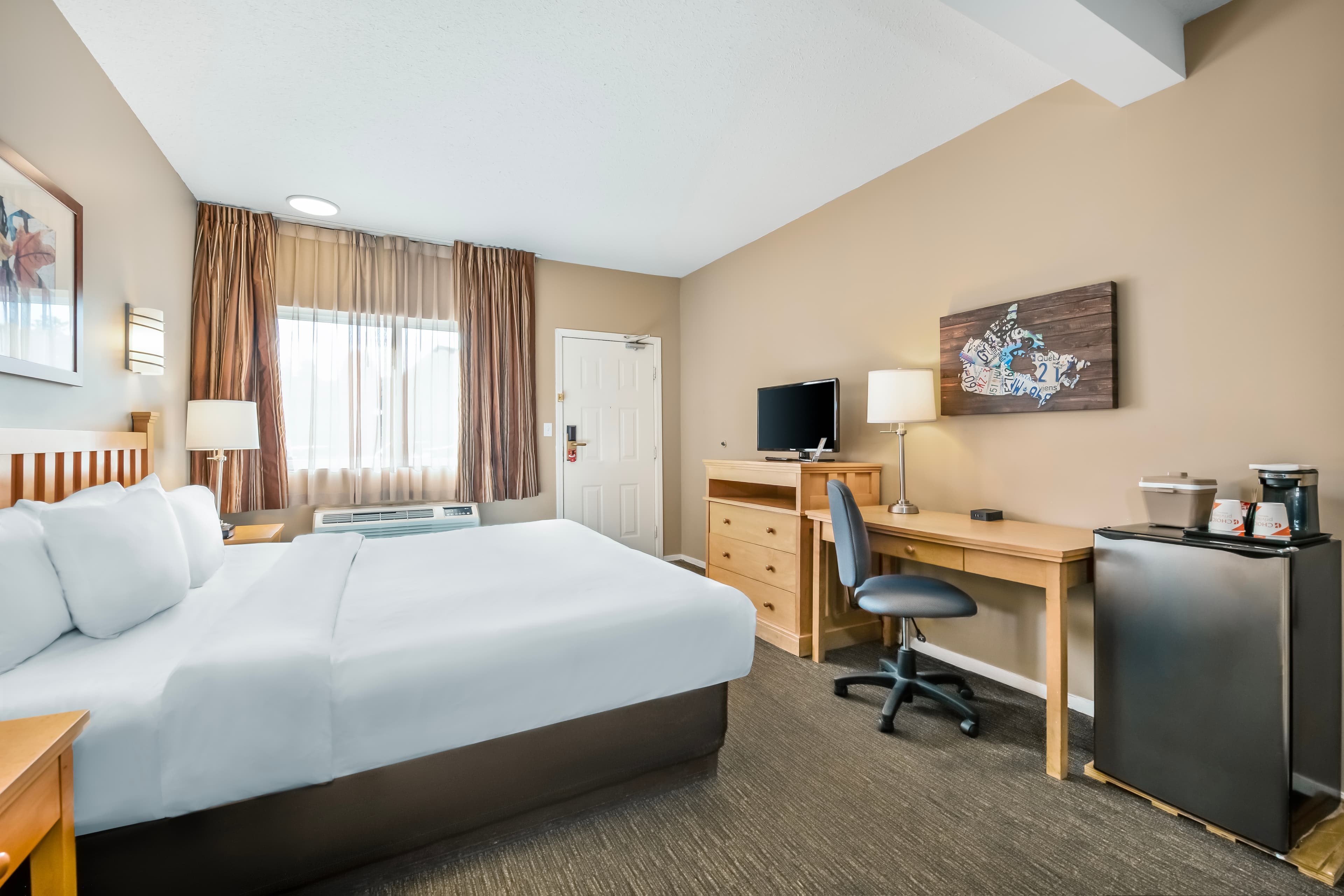 Econo Lodge Inn & Suites — 17