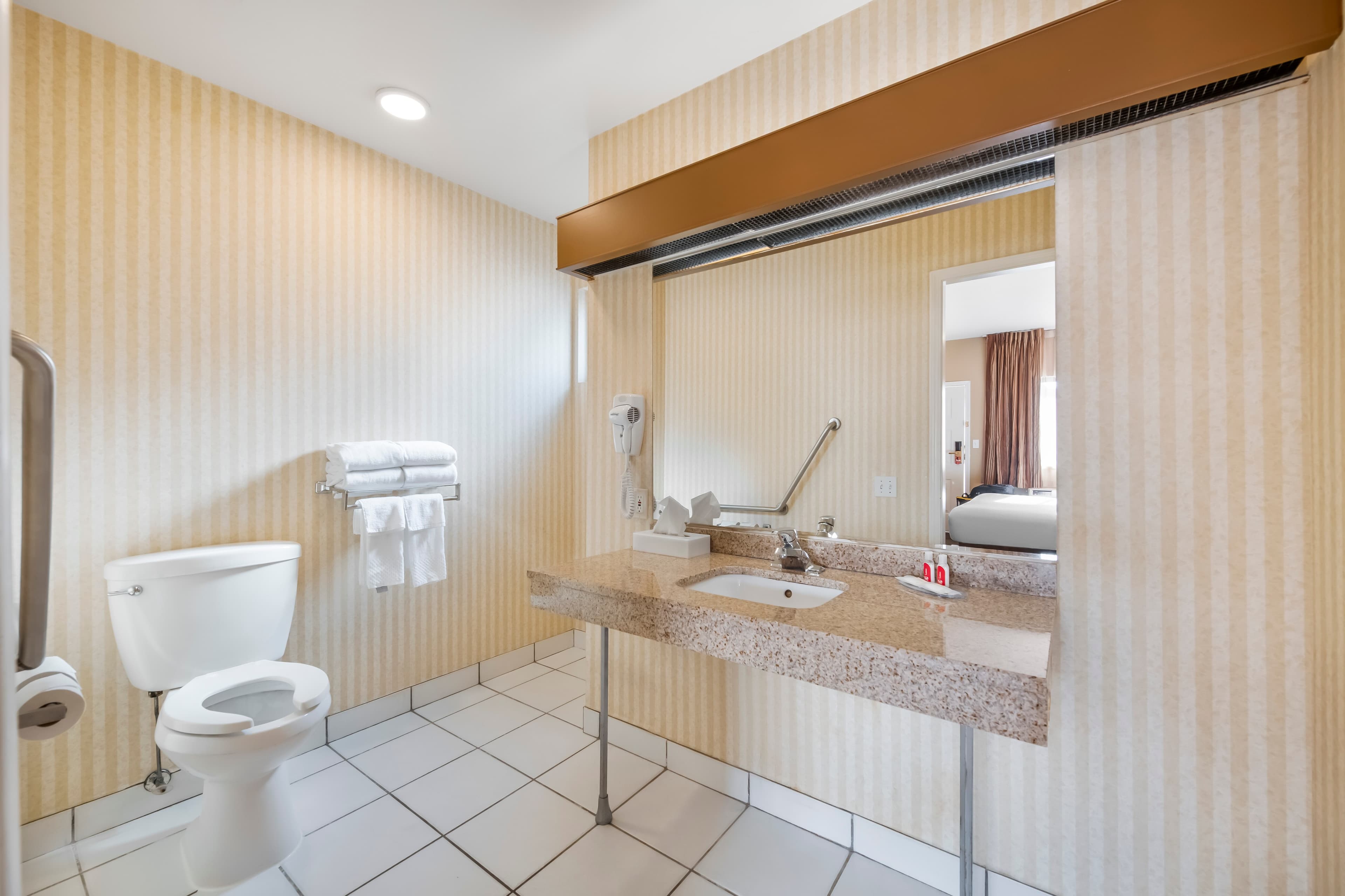 Econo Lodge Inn & Suites — 18