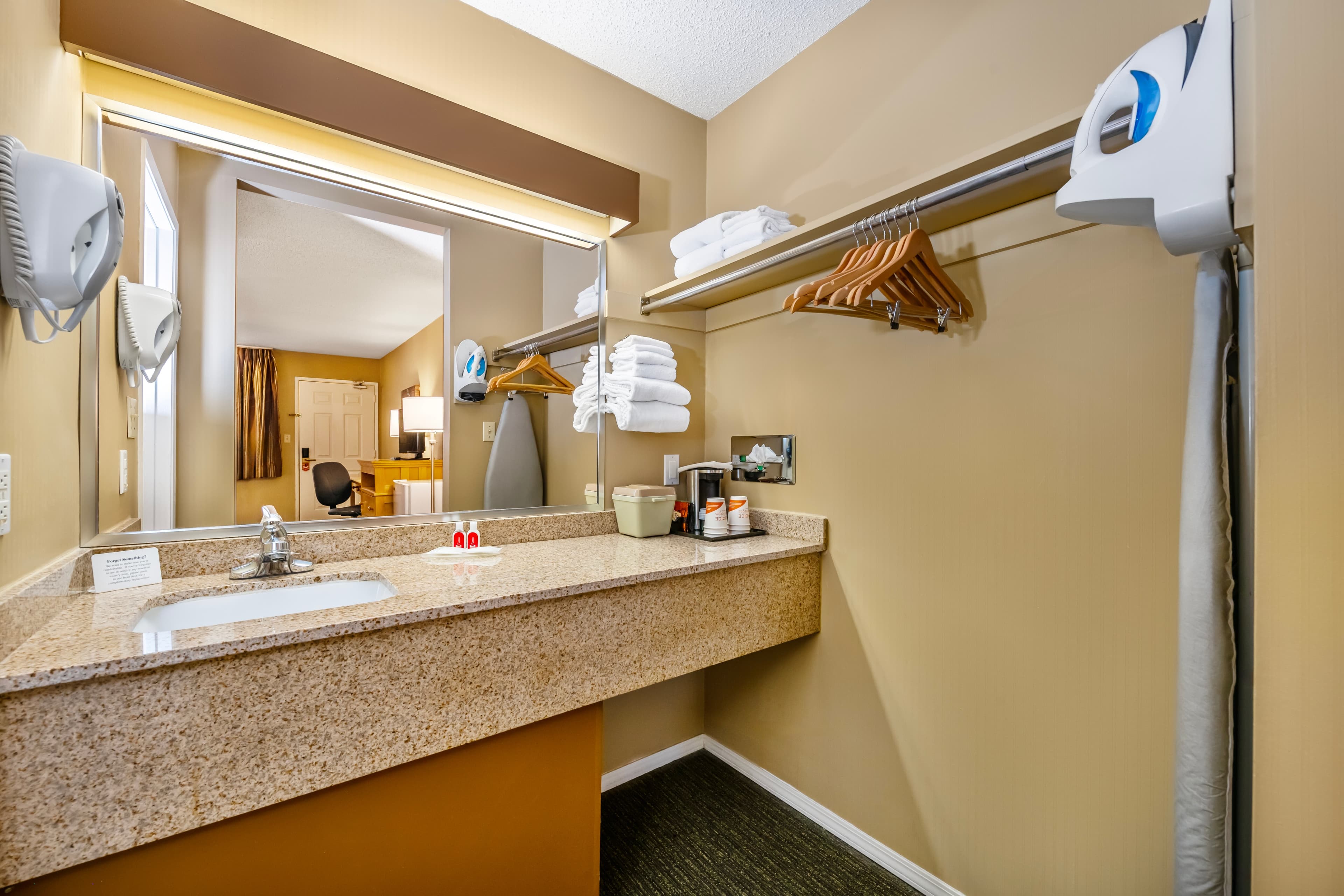 Econo Lodge Inn & Suites — 8