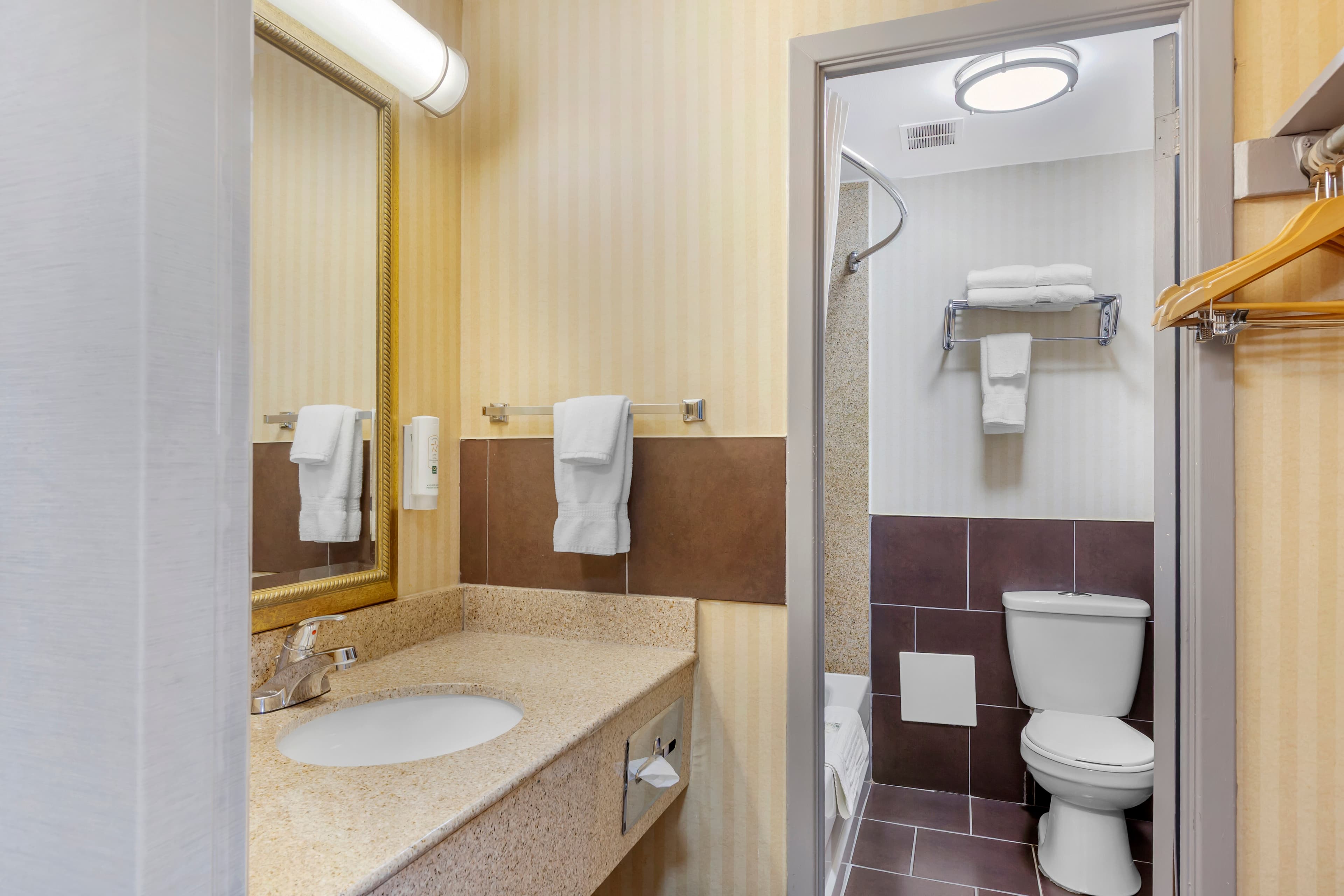 Quality Inn Toronto Airport — 8