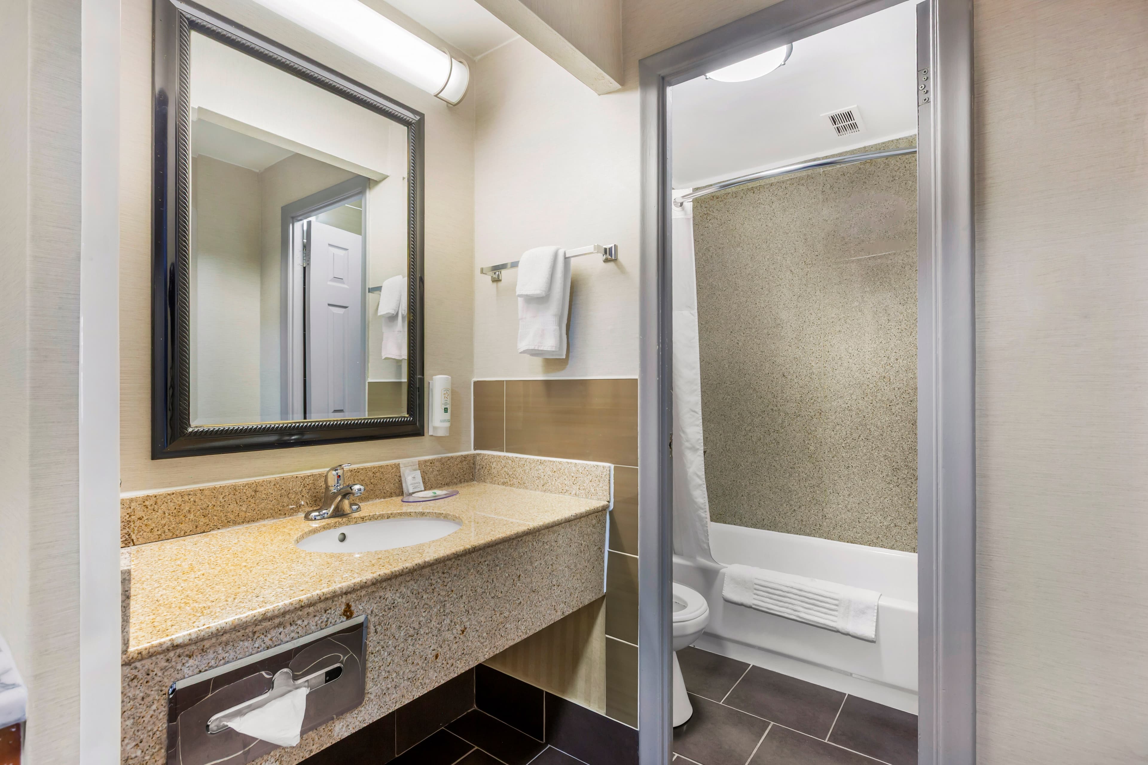 Quality Inn Toronto Airport — 12