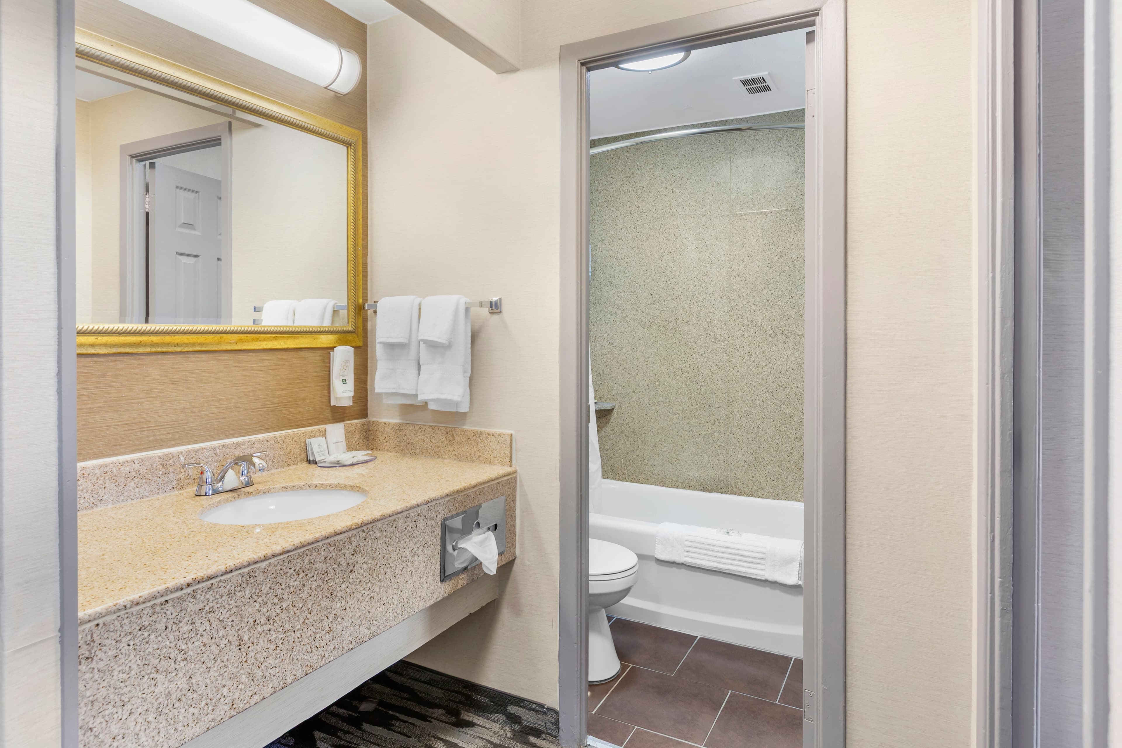 Quality Inn Toronto Airport — 16