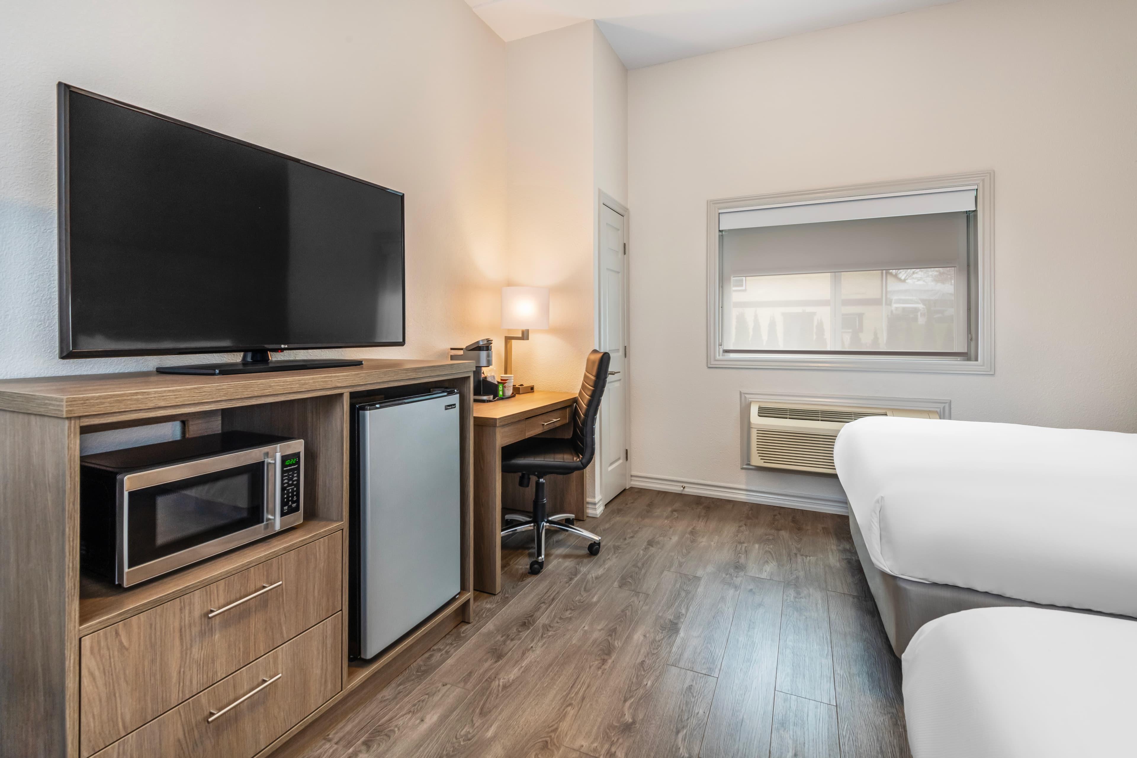Comfort Inn & Suites Thousand Islands Harbour District - Image 3