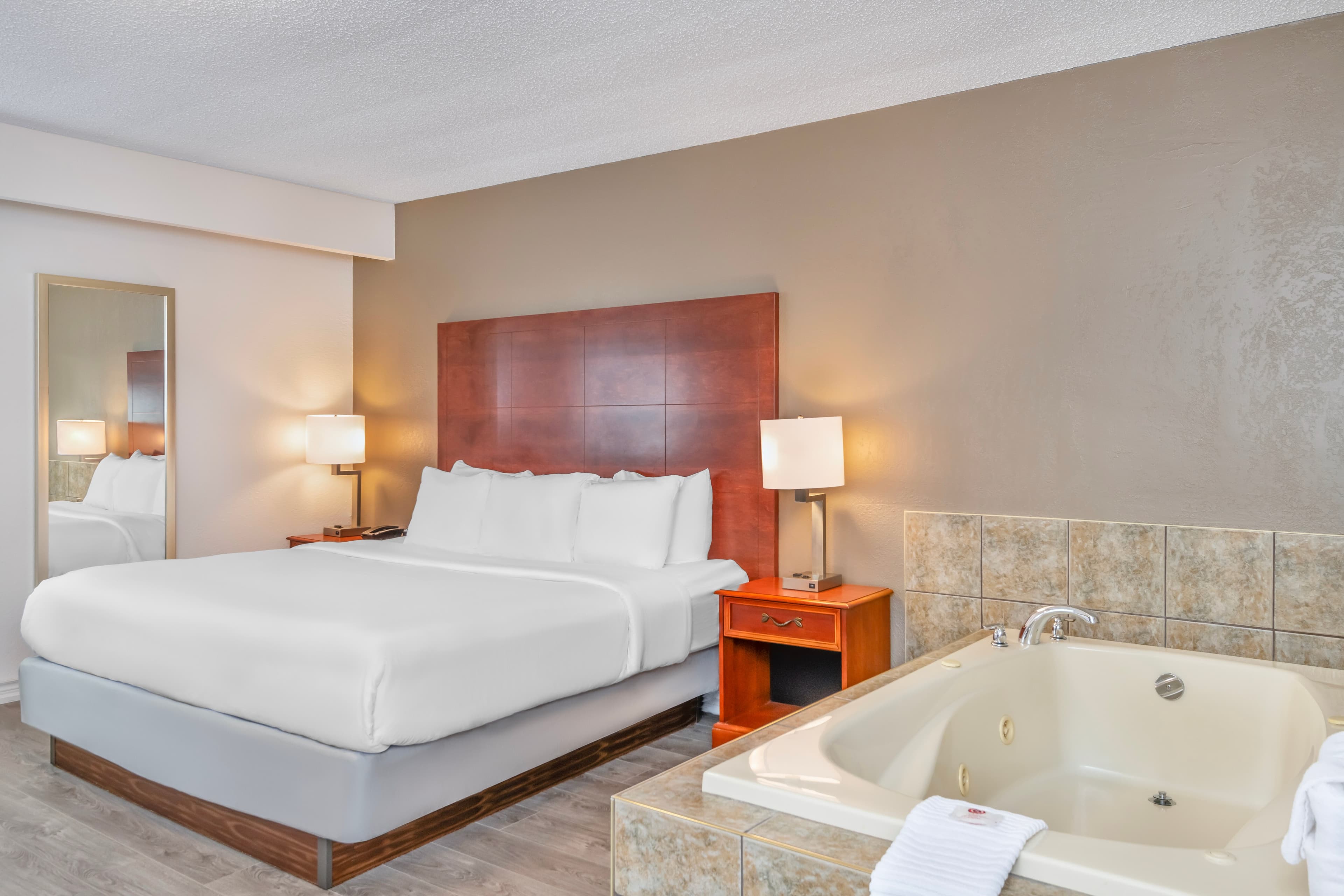 Comfort Inn & Suites Thousand Islands Harbour District - Image 5