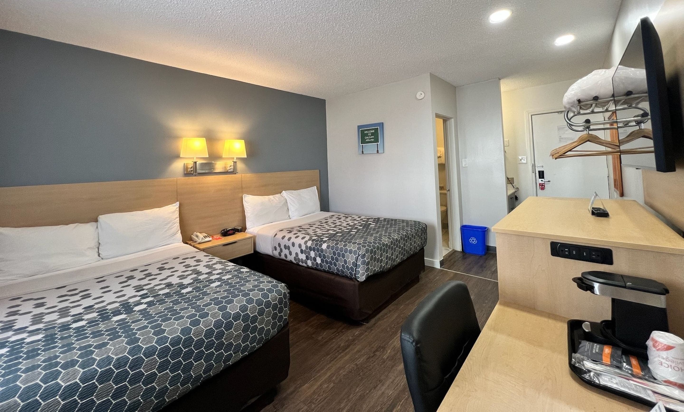 Econo Lodge Motel Village - Image 2