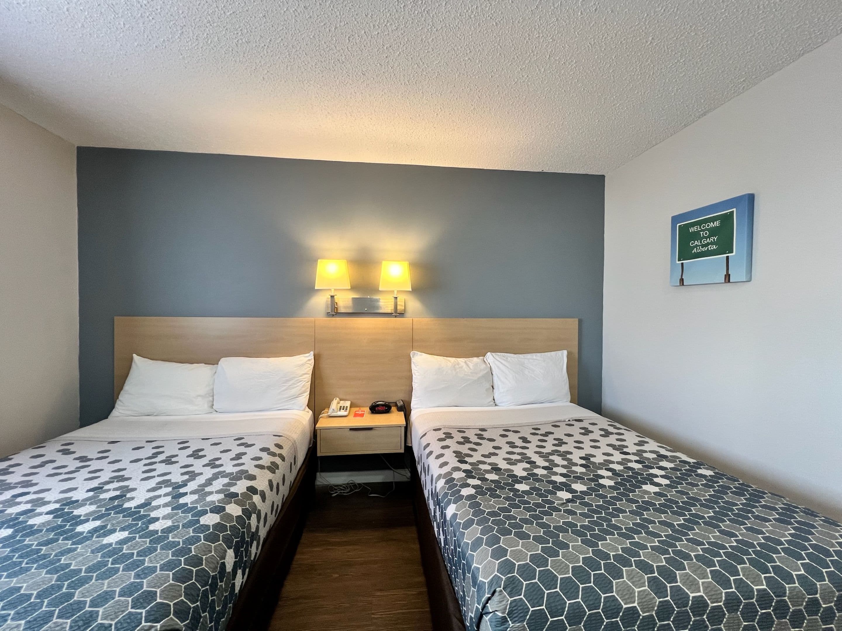 Econo Lodge Motel Village - Image 3
