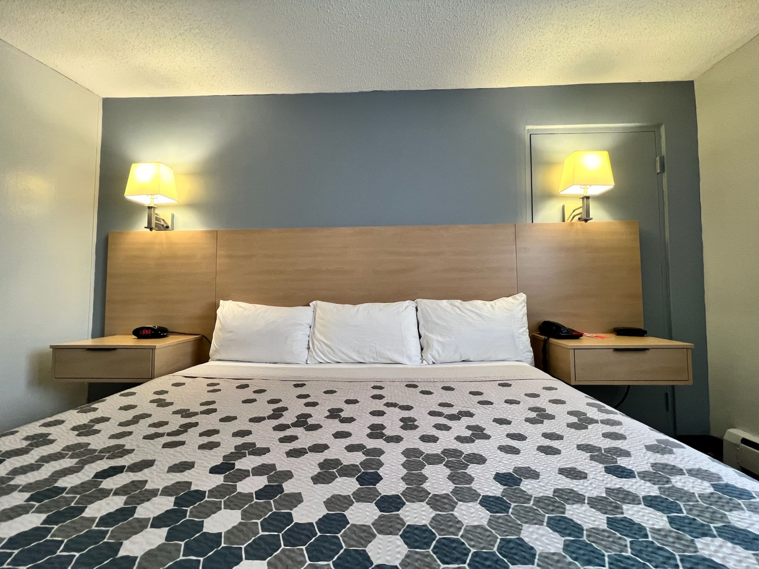 Econo Lodge Motel Village — 26