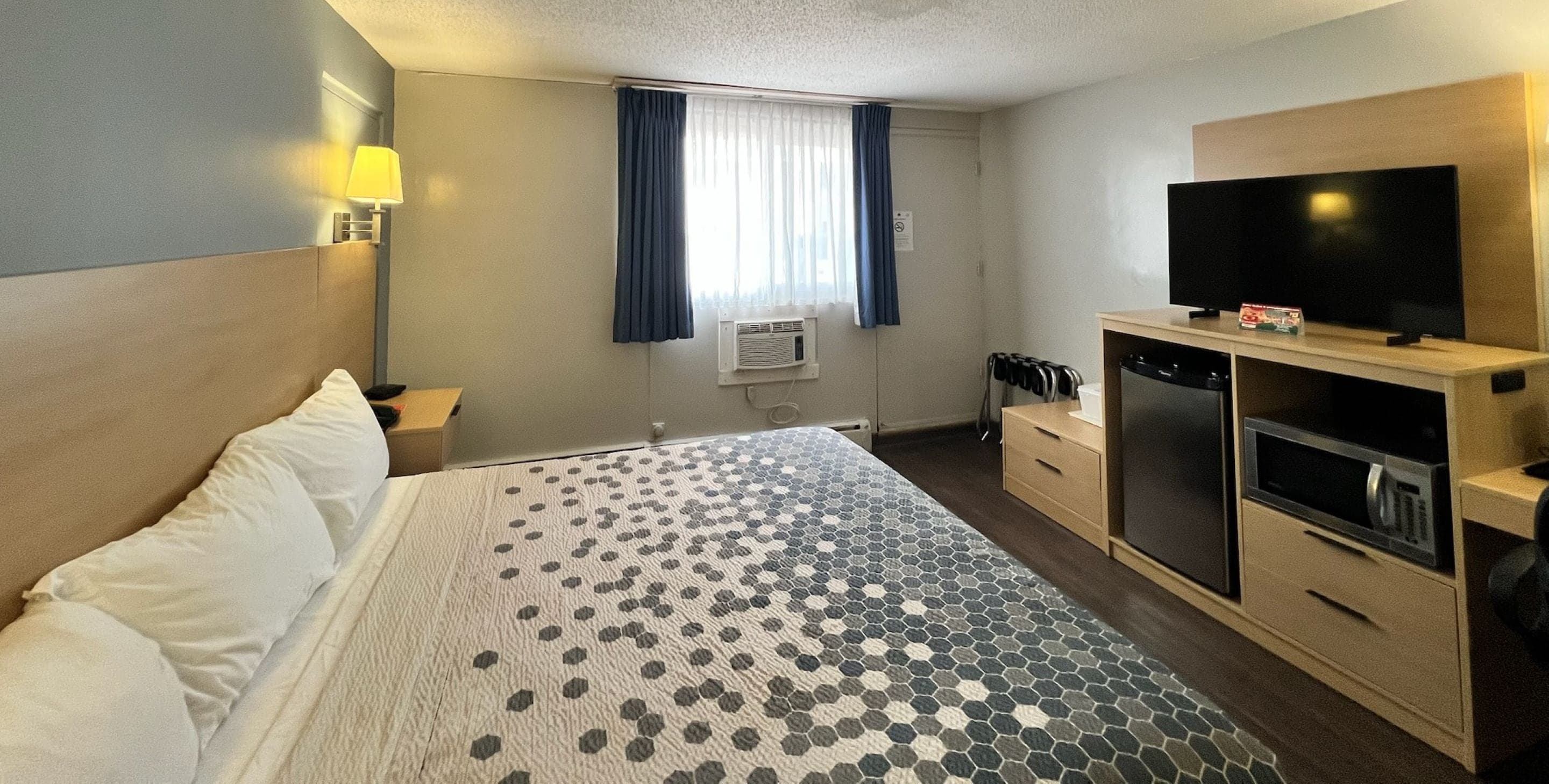 Econo Lodge Motel Village — 27