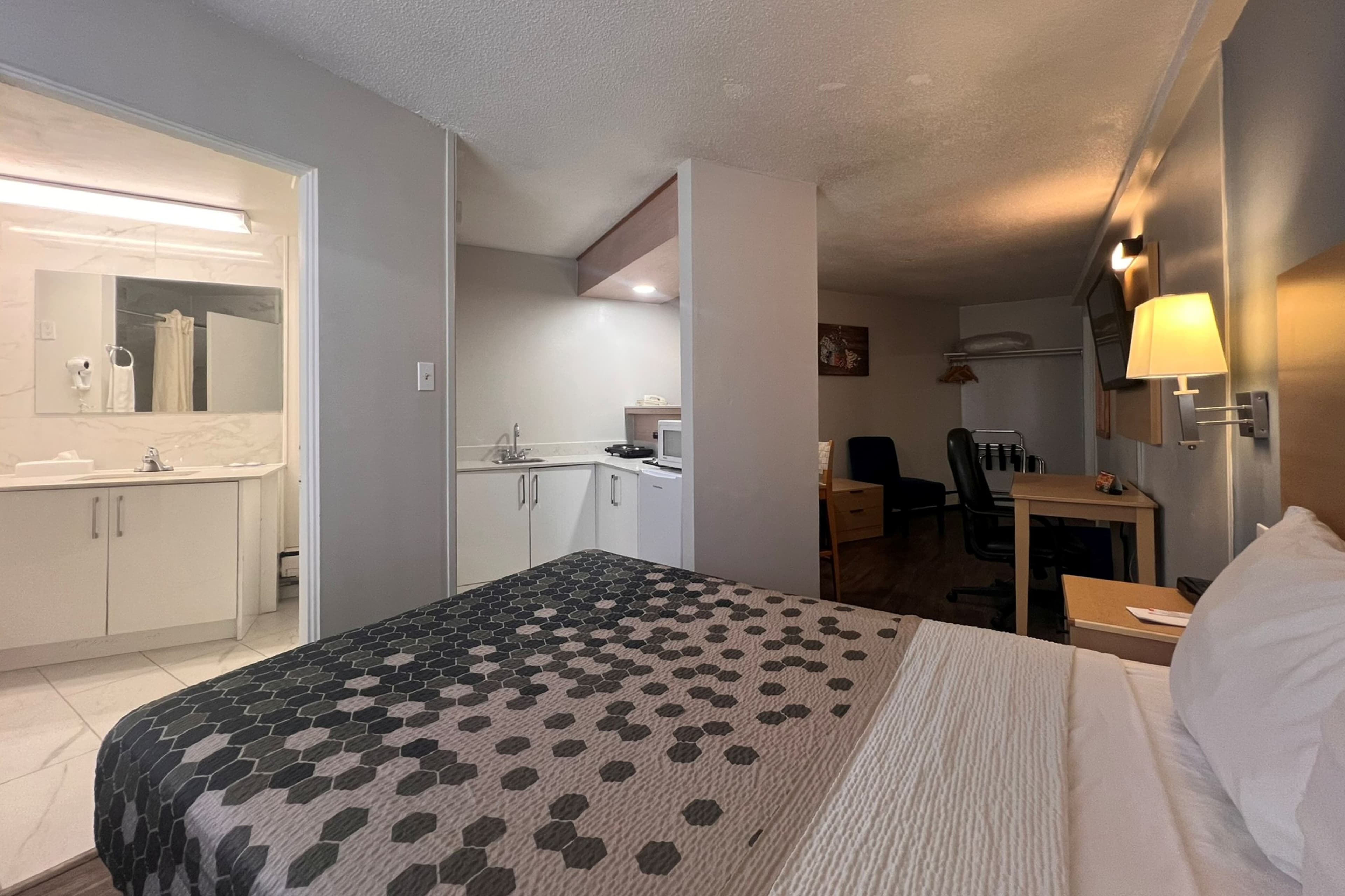 Econo Lodge Motel Village — 11
