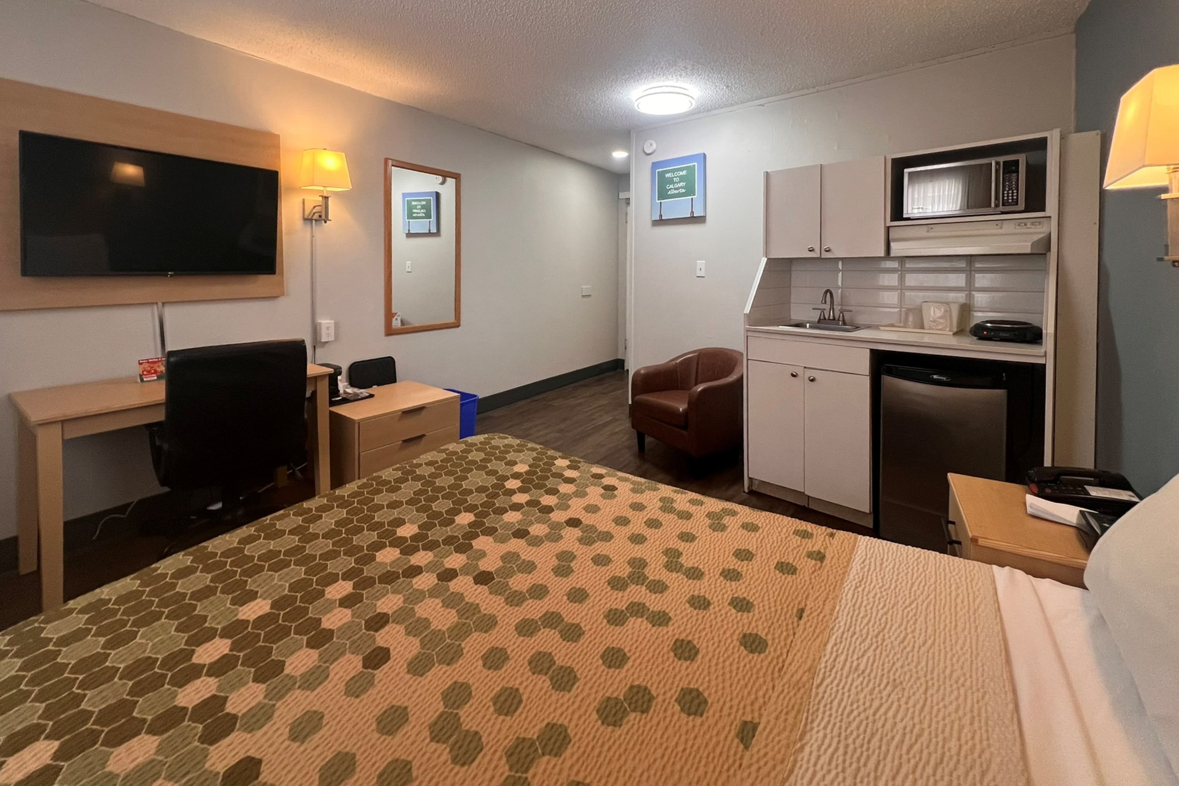 Econo Lodge Motel Village — 21