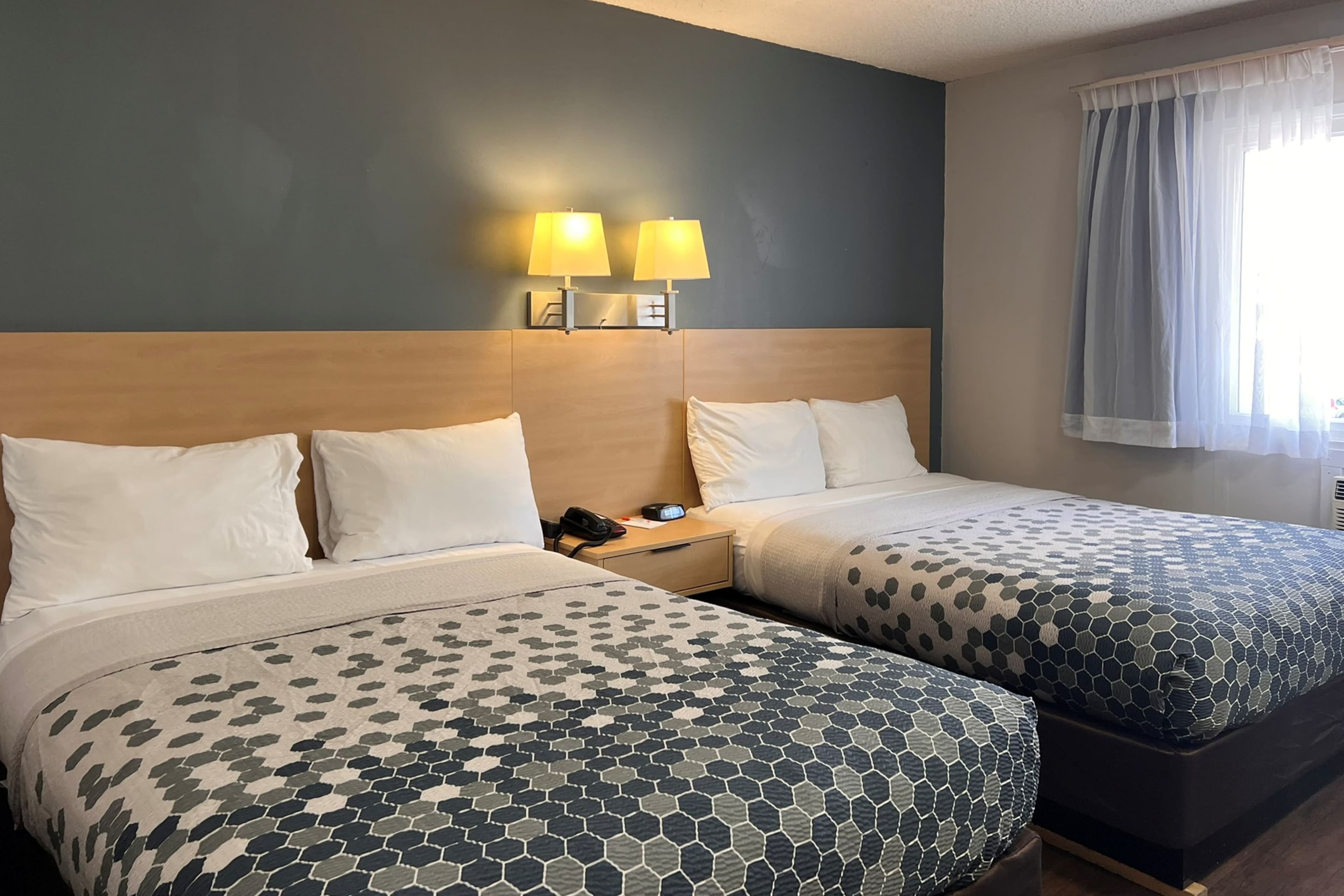 Econo Lodge Motel Village — 26
