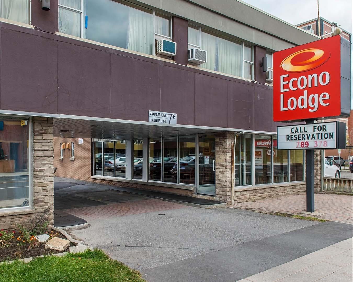 Econo Lodge Downtown - Image 1