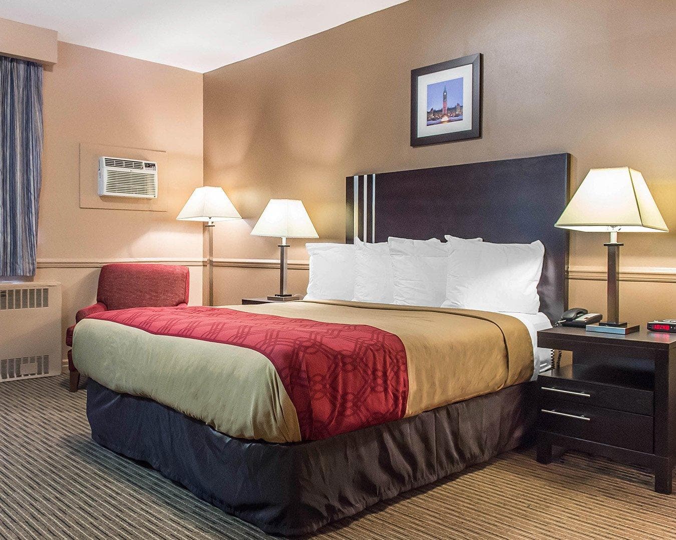 Econo Lodge Downtown - Image 4