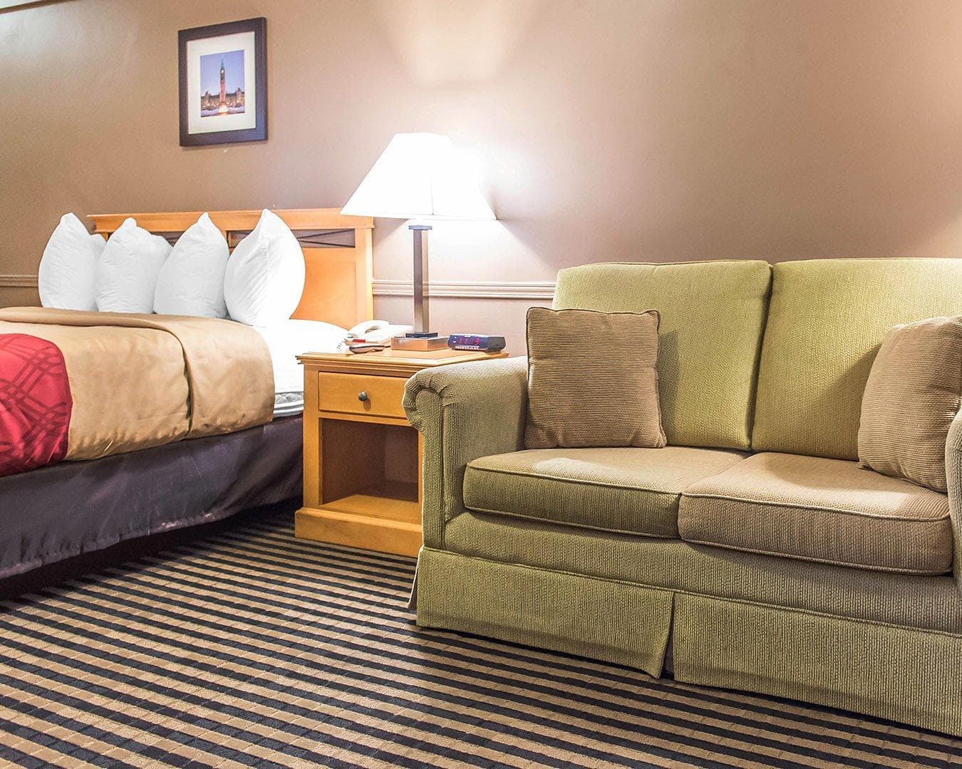 Econo Lodge Downtown - Image 5